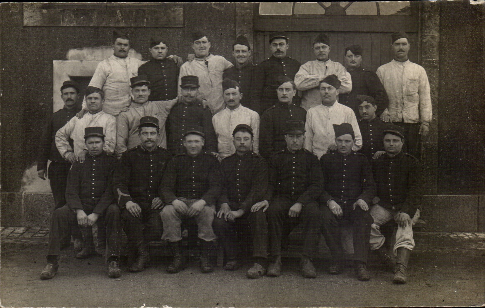 CARTE PHOTO Militaria Soldats