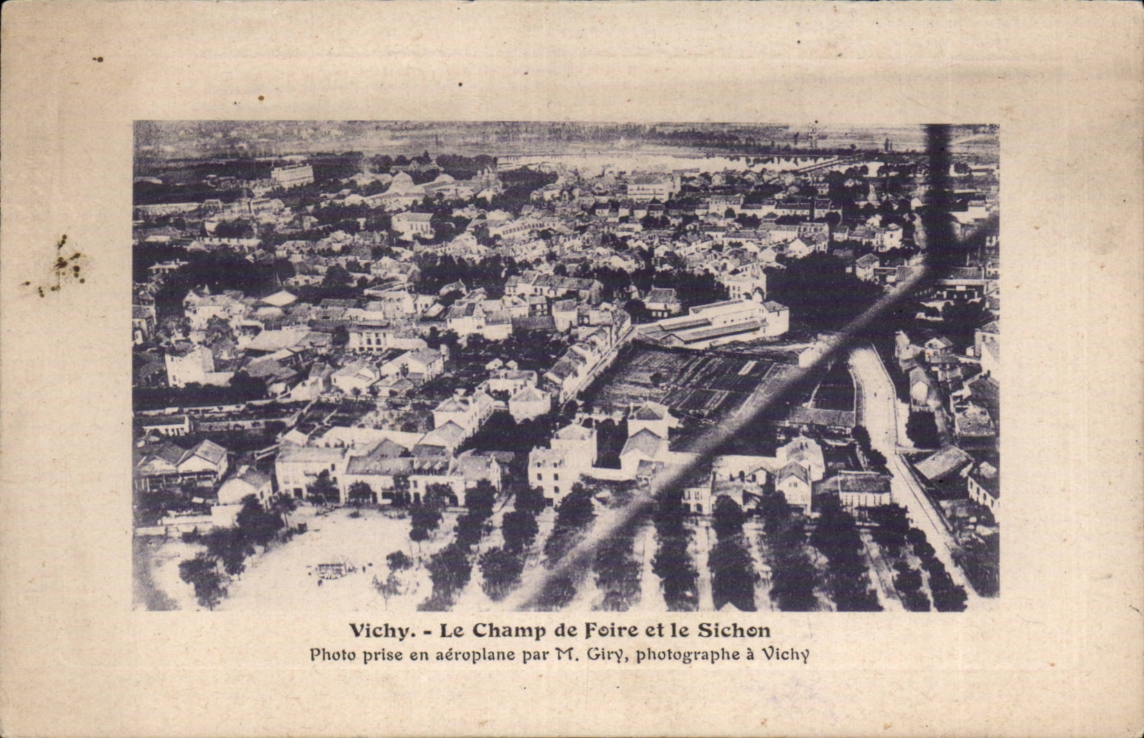 Vichy - Le Champ de Foire et le Sichon photo prise en aeroplane par Giry photographe a Vichy - CPA 
