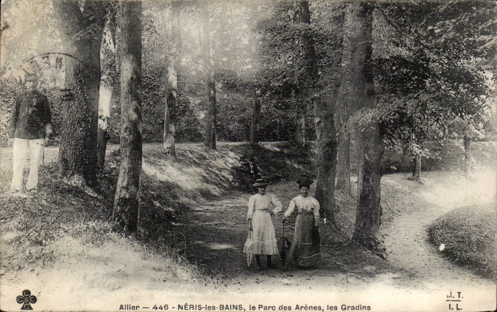 NÉRIS-les-BAINS, le Parc des Arènes, les Gradins — Allier — 446 — I.L.T.