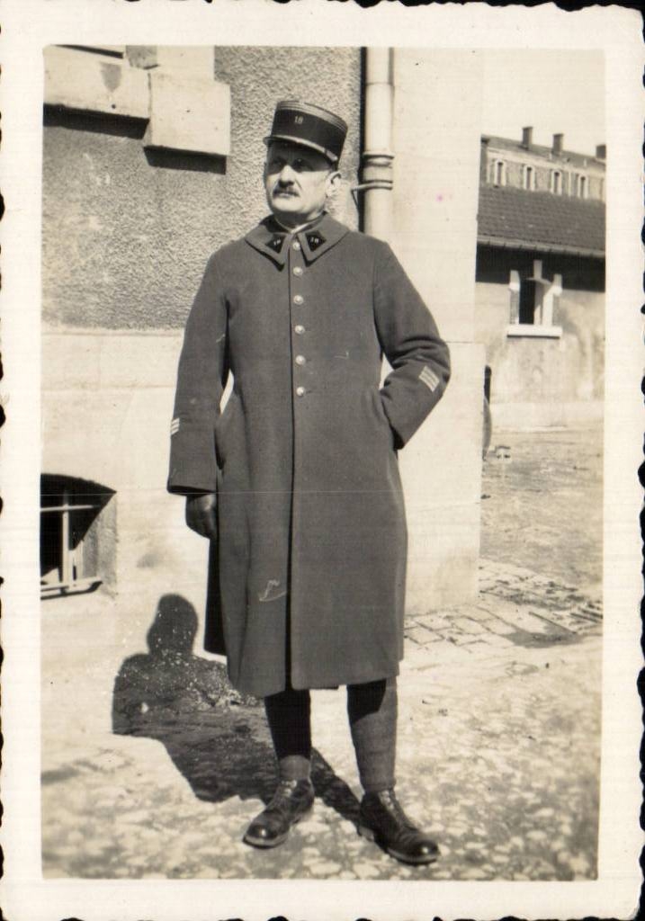 PHOTO Mars 1933 18eme genie Capitaine Verge Officier du materiel et commandandent de la Cie HR