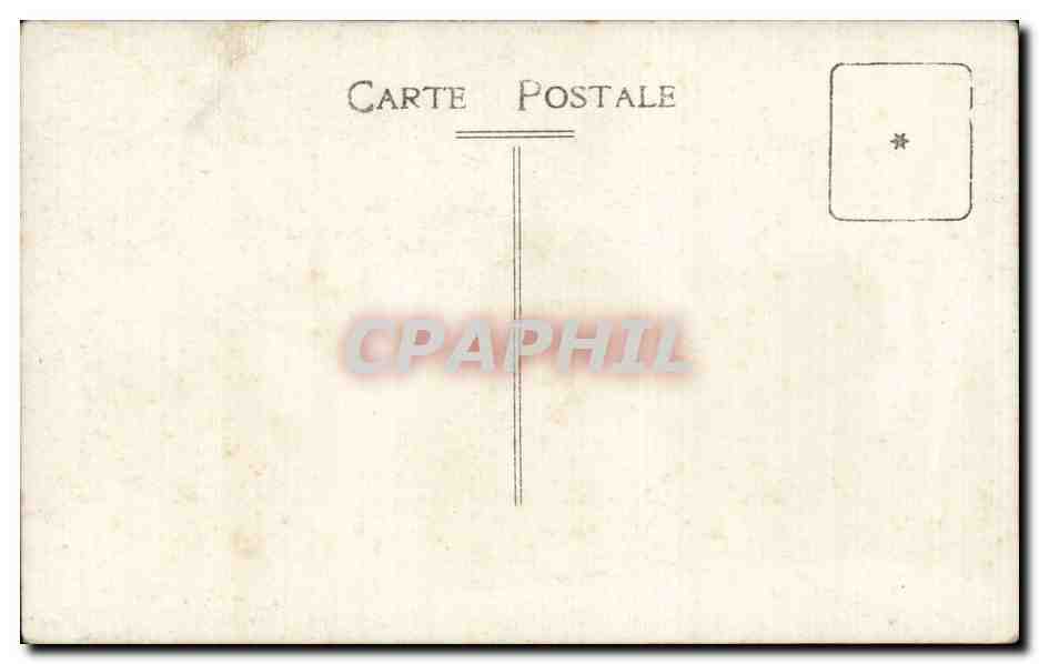 Famille avec soldat — devant une porte en bois — éditeur inconnu, n° de série non visible — Reverso