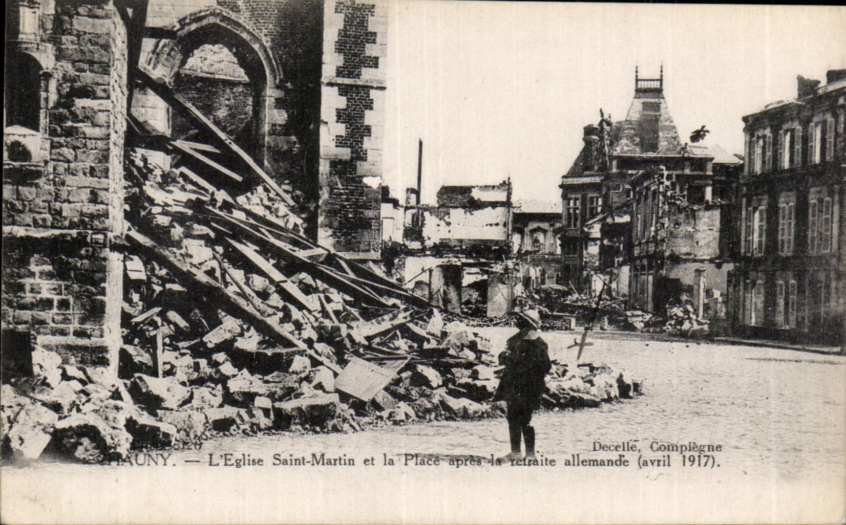 Chauny — L'Église Saint-Martin et la Place après la retraite allemande (avril 1917) — Decelle, Compiègne