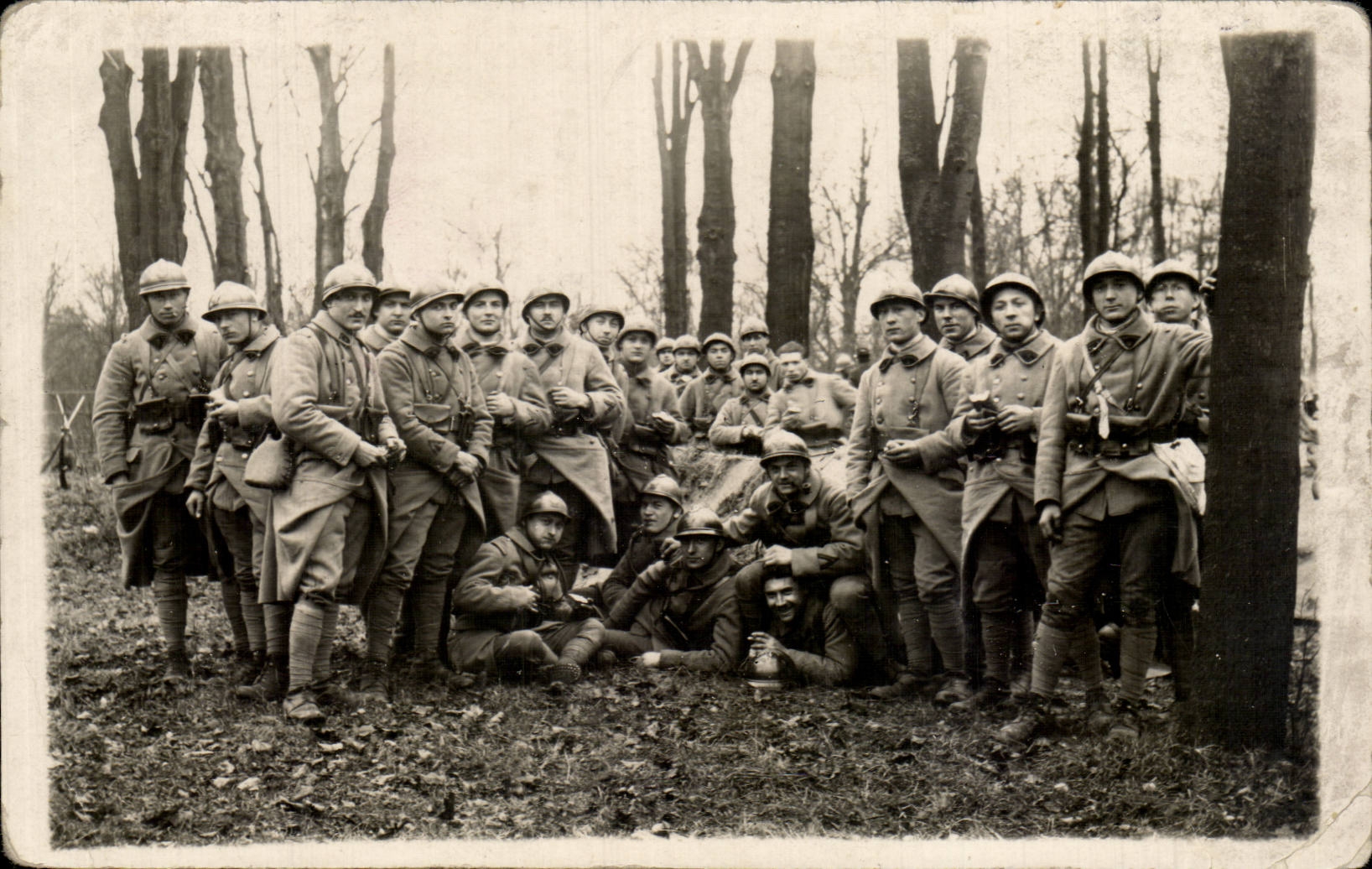 Groupe d'officiers — Forêt de Bellecoeur — Carte postale CPAPHIL