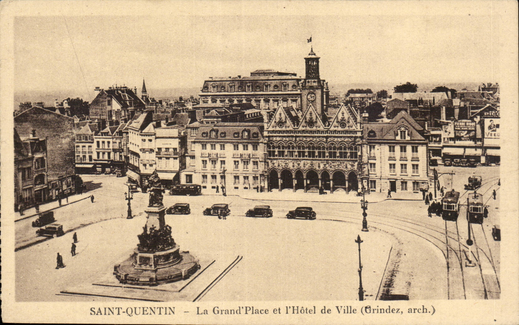 Saint-Quentin - La Grand'Place et l'Hôtel de Ville (Grindez, arch.)