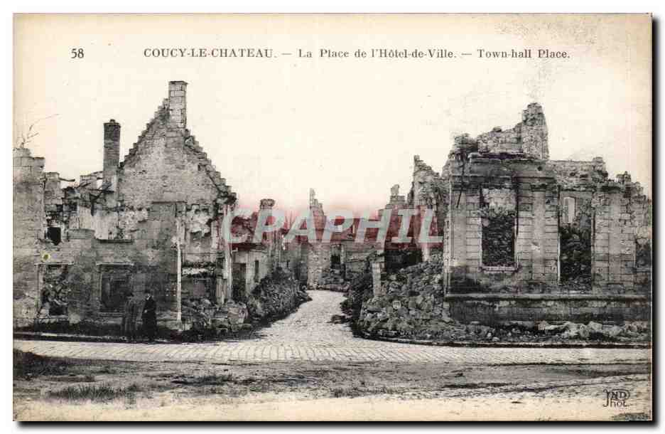 Coucy-le-Château — La Place de l'Hôtel-de-Ville — Town-hall Place. — JND Hol, n°58