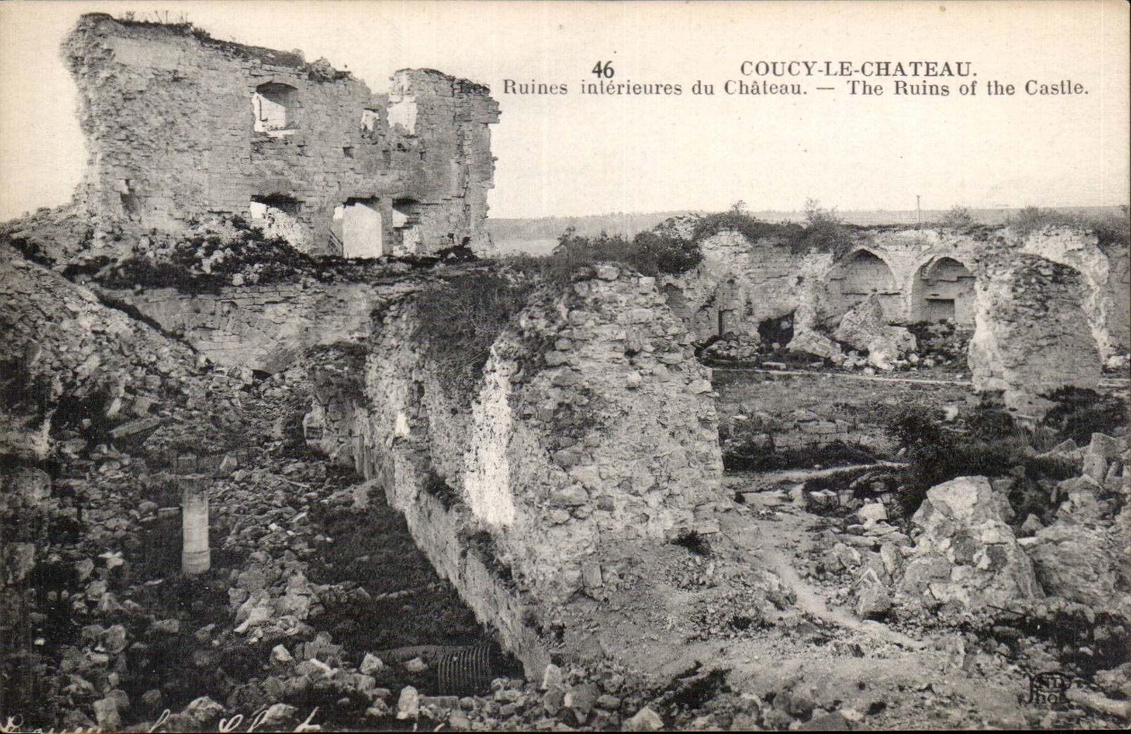 Coucy-le-Château — Ruines intérieures du Château — Éditeur : Frémis & Cie, Paris
