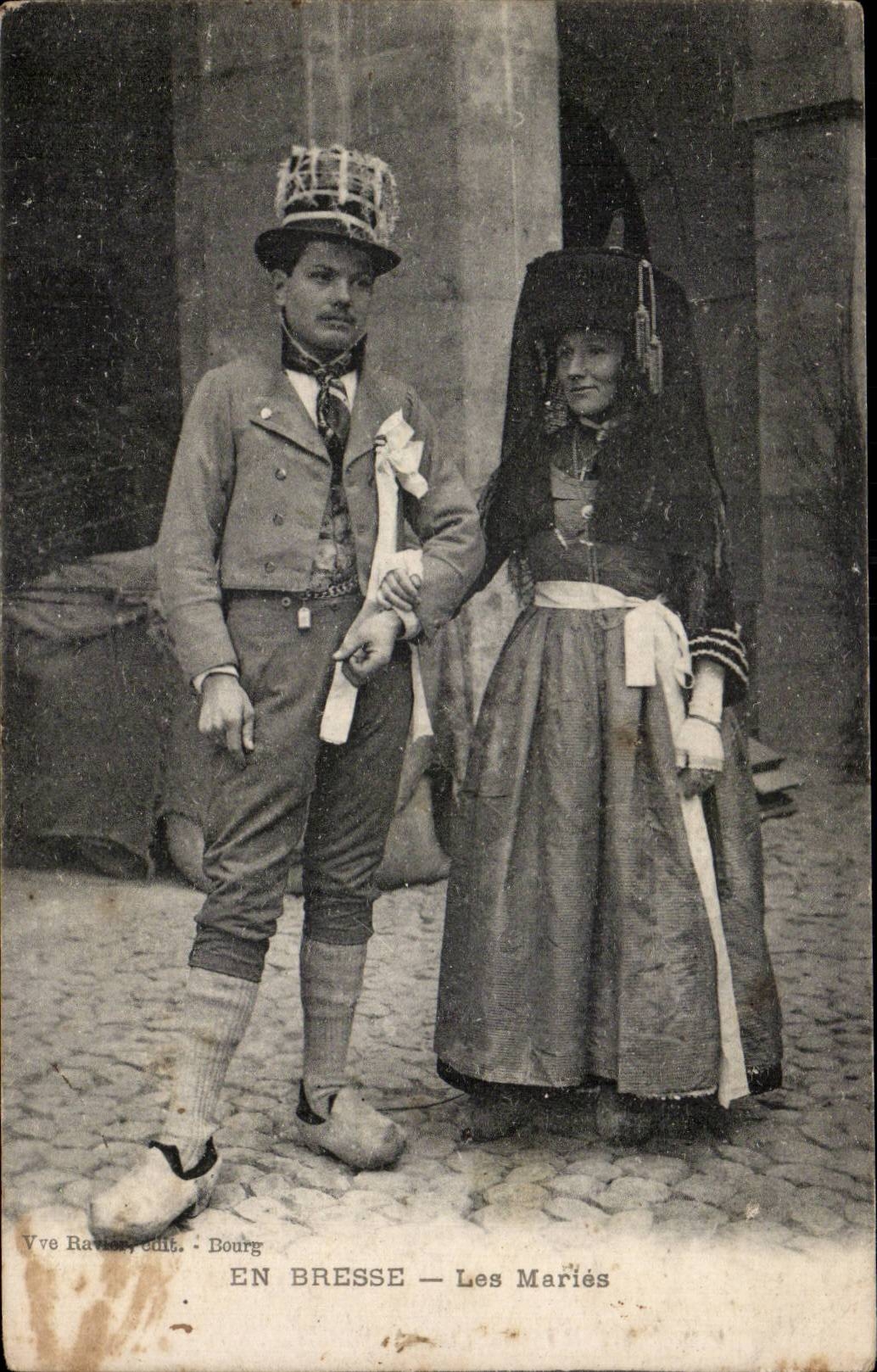 Folklore - Costumes - En Bresse - Les Maries - mariage - bride - groom - CPA