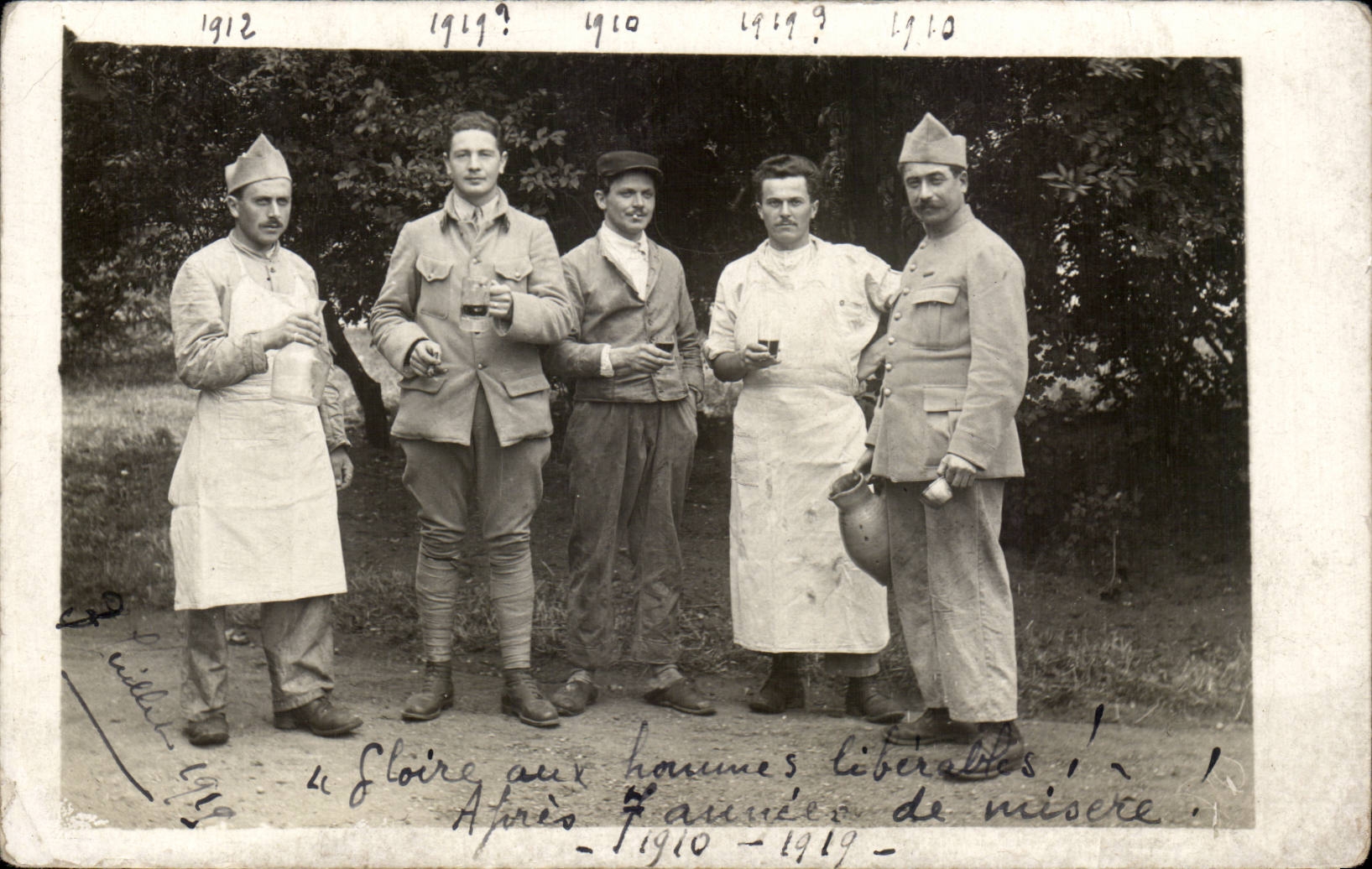 CARTE PHOTO Militaria Soldats Gloire aux hommes liberables 