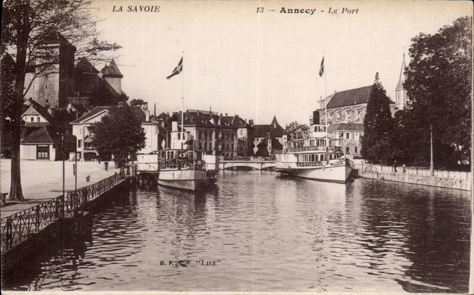 Annecy - Le Port — vue du port avec deux bateaux et éditeur B. F. C. « Lua »