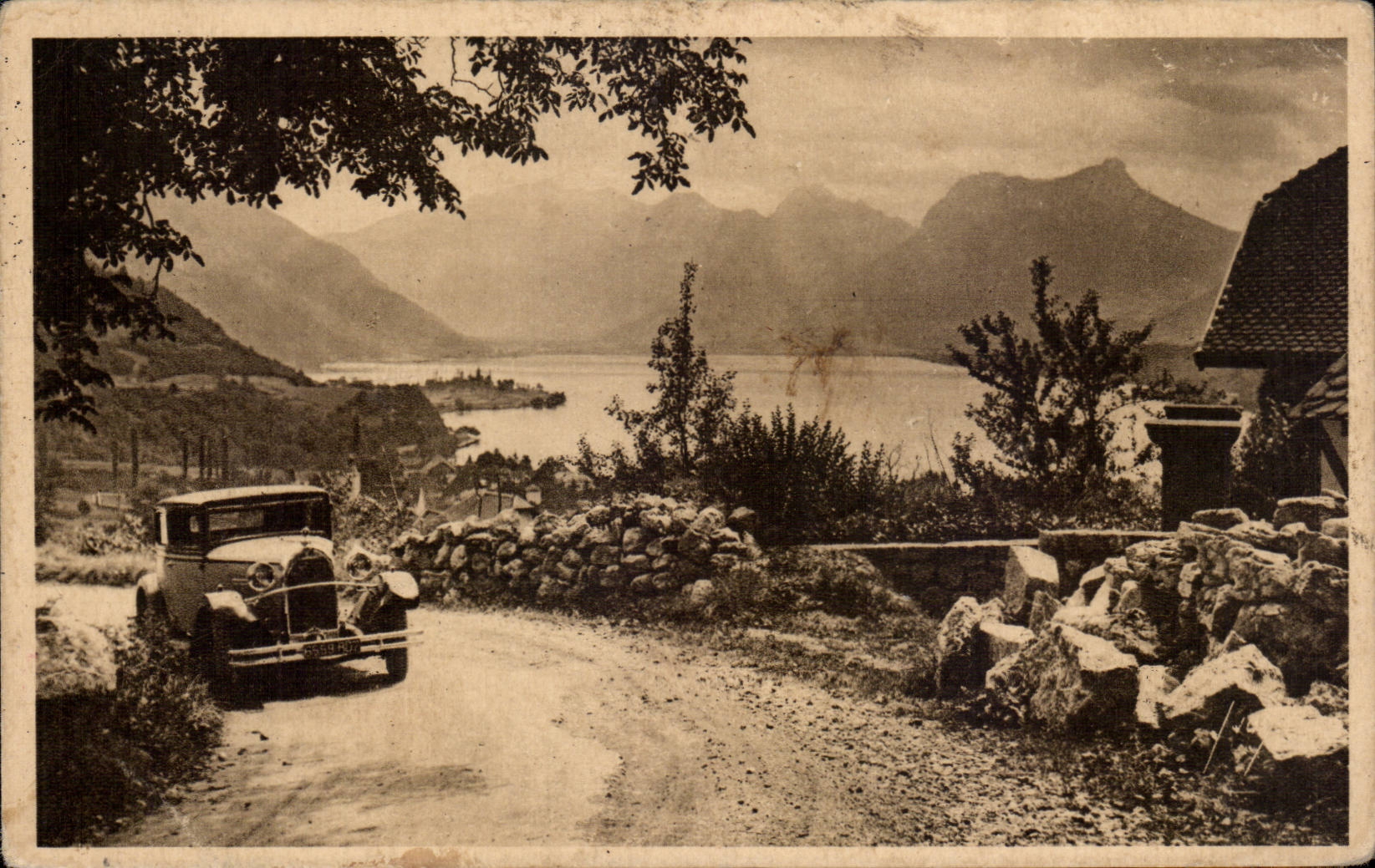 Annecey et son Lac (Haute-Savoie) — Vue prise de la Route d'Annecy à Talloires — Les Editions d'Art VOGN, Paris
