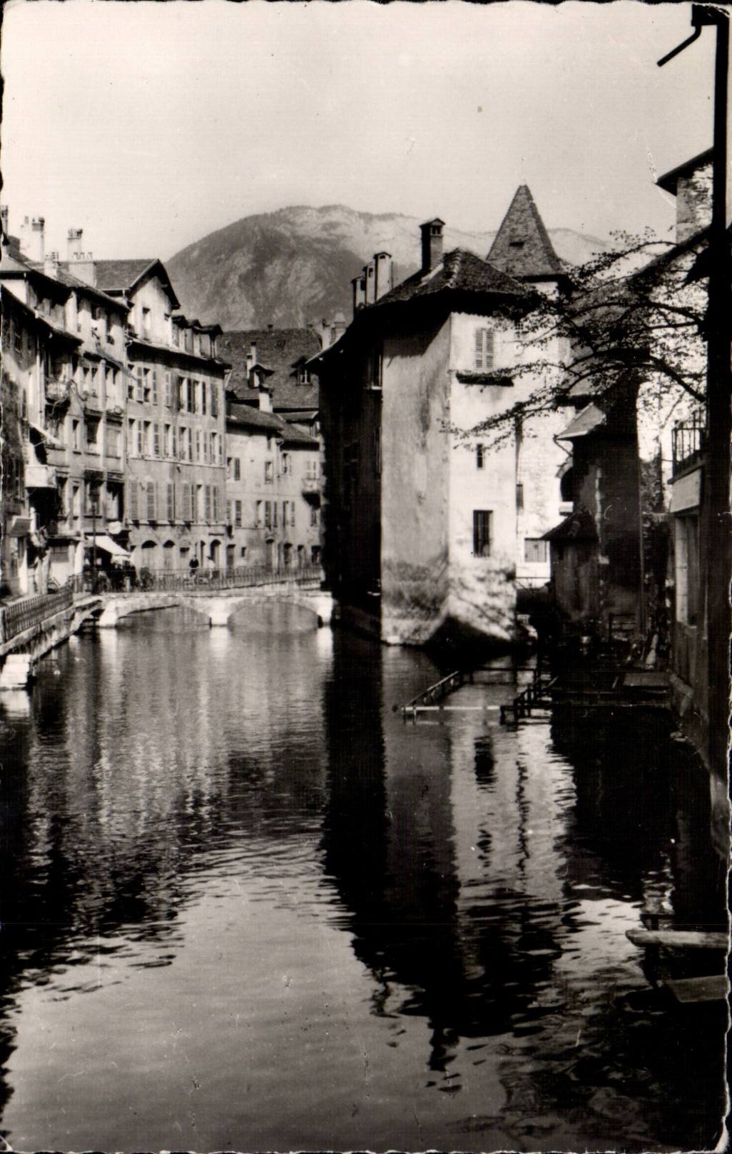 Annecy — Le Thiou et Vieux Quartiers — Éditions du Globe
