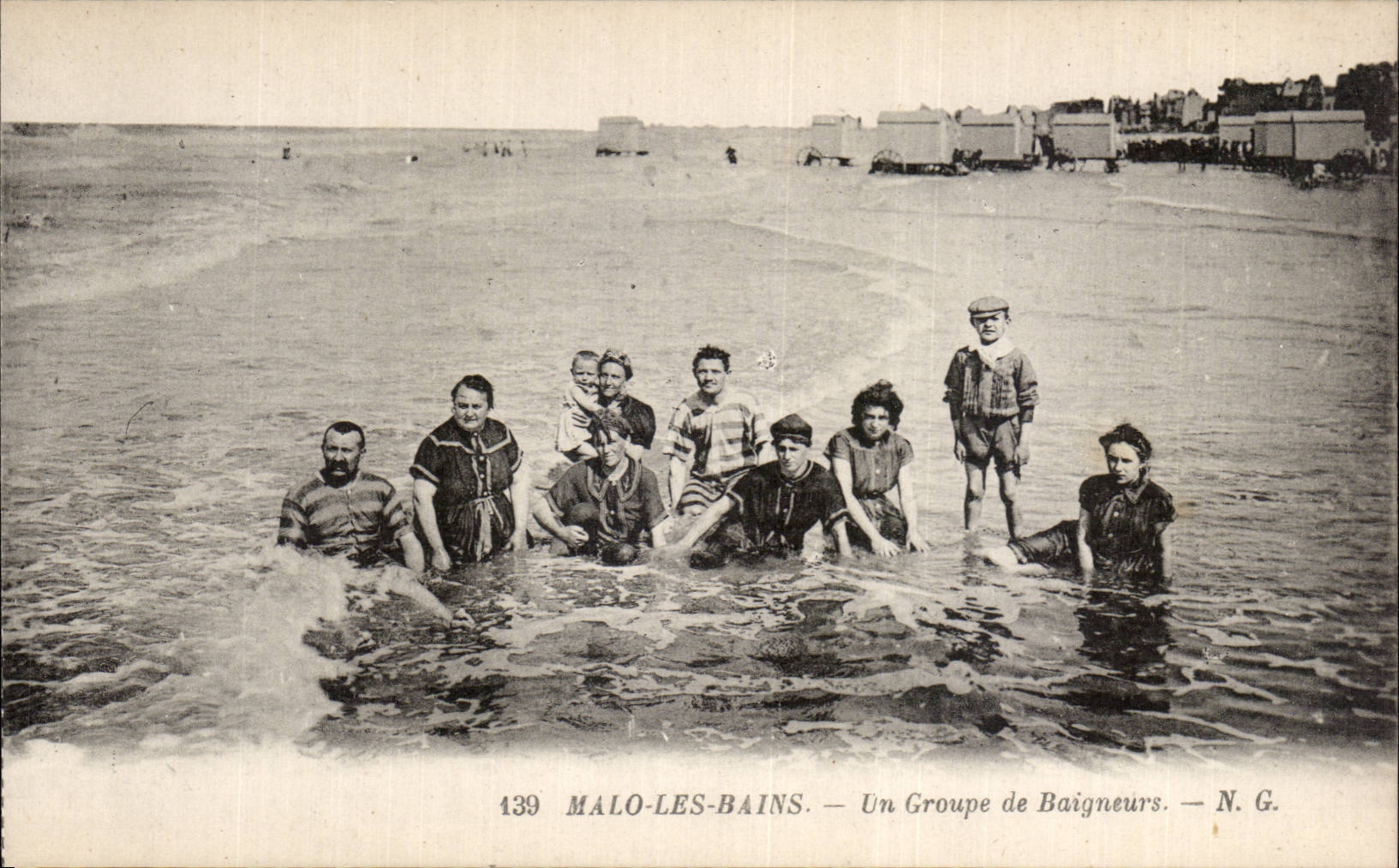 Malo-les-Bains — Un Groupe de Baigneurs — N.G. n°139