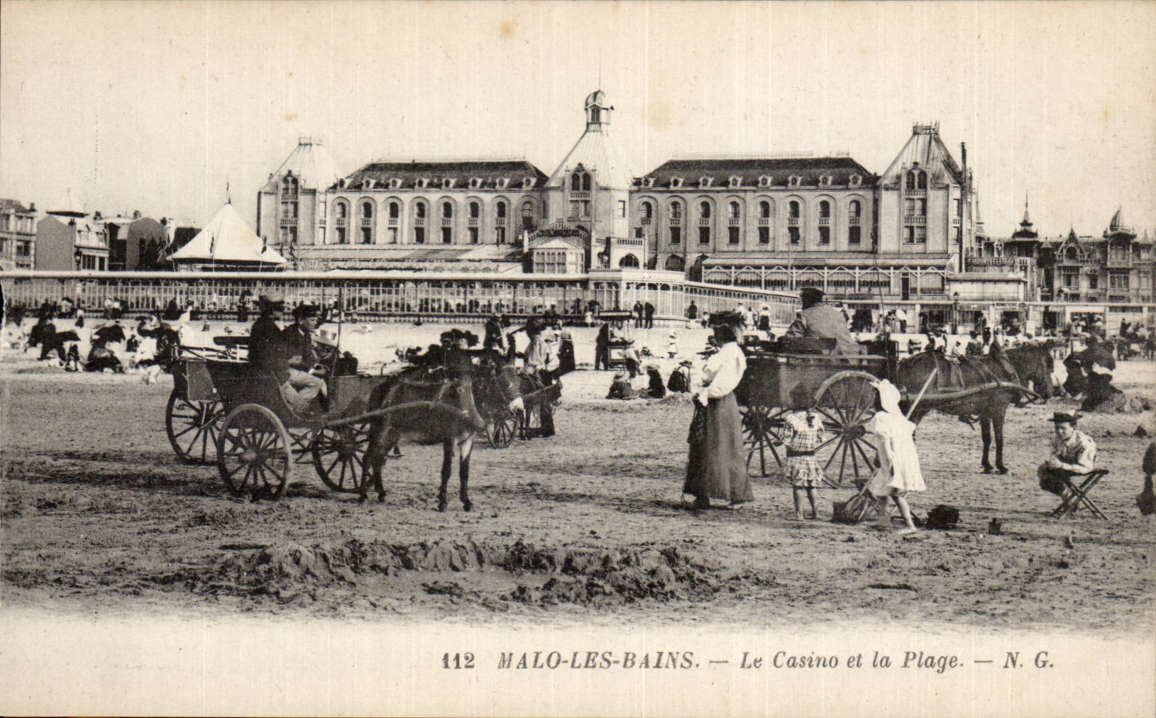 Malo-les-Bains — Le Casino et la Plage — N.G.