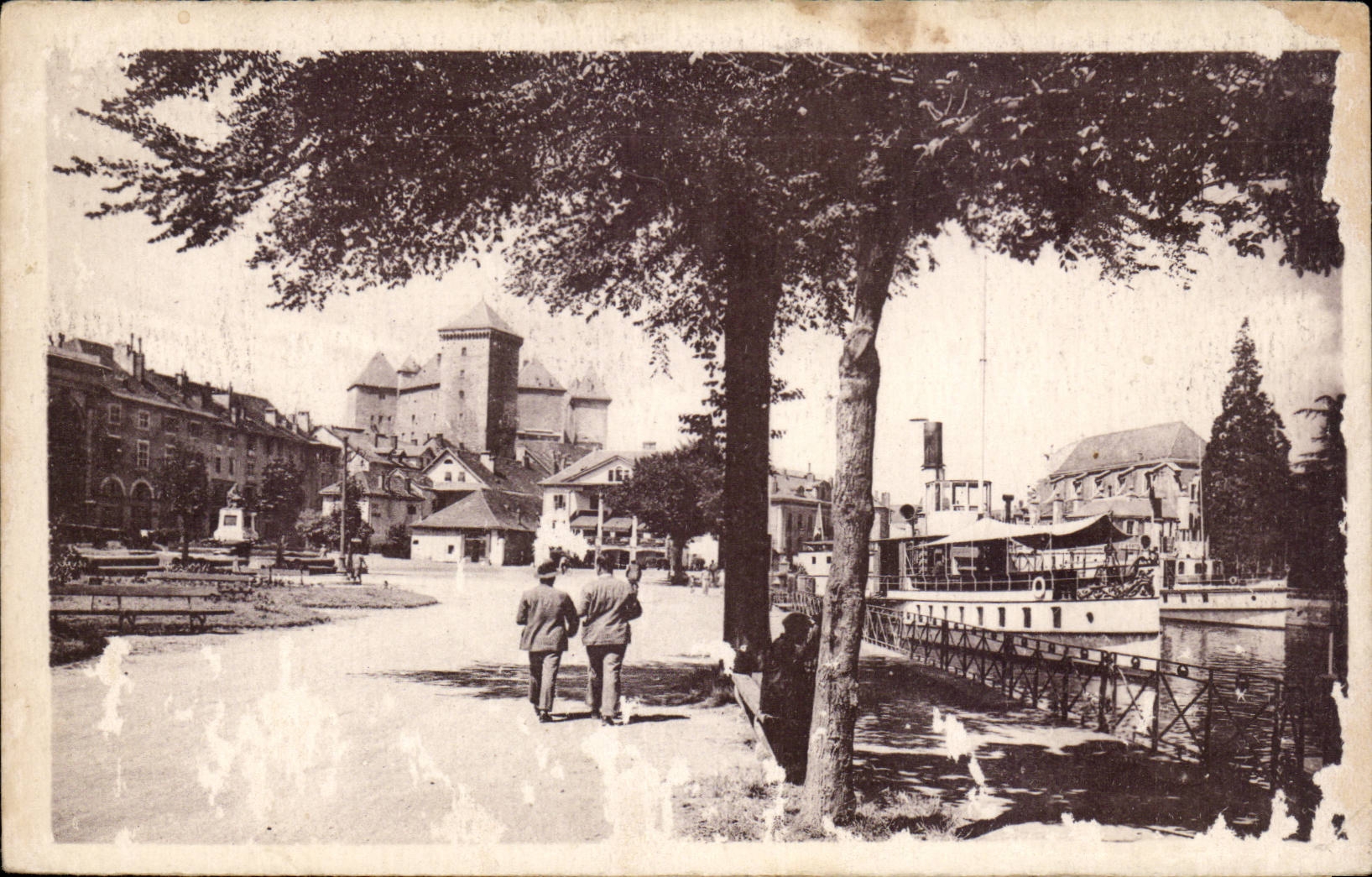 Annecy — Place et le Château — Lévy et Neubuer, Imp. Paris