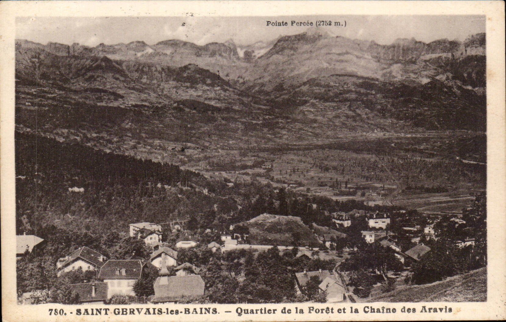 Saint-Gervais-les-Bains — Quartier de la Forêt et la Chaîne des Aravis — Pointe Percée (2752 m.)