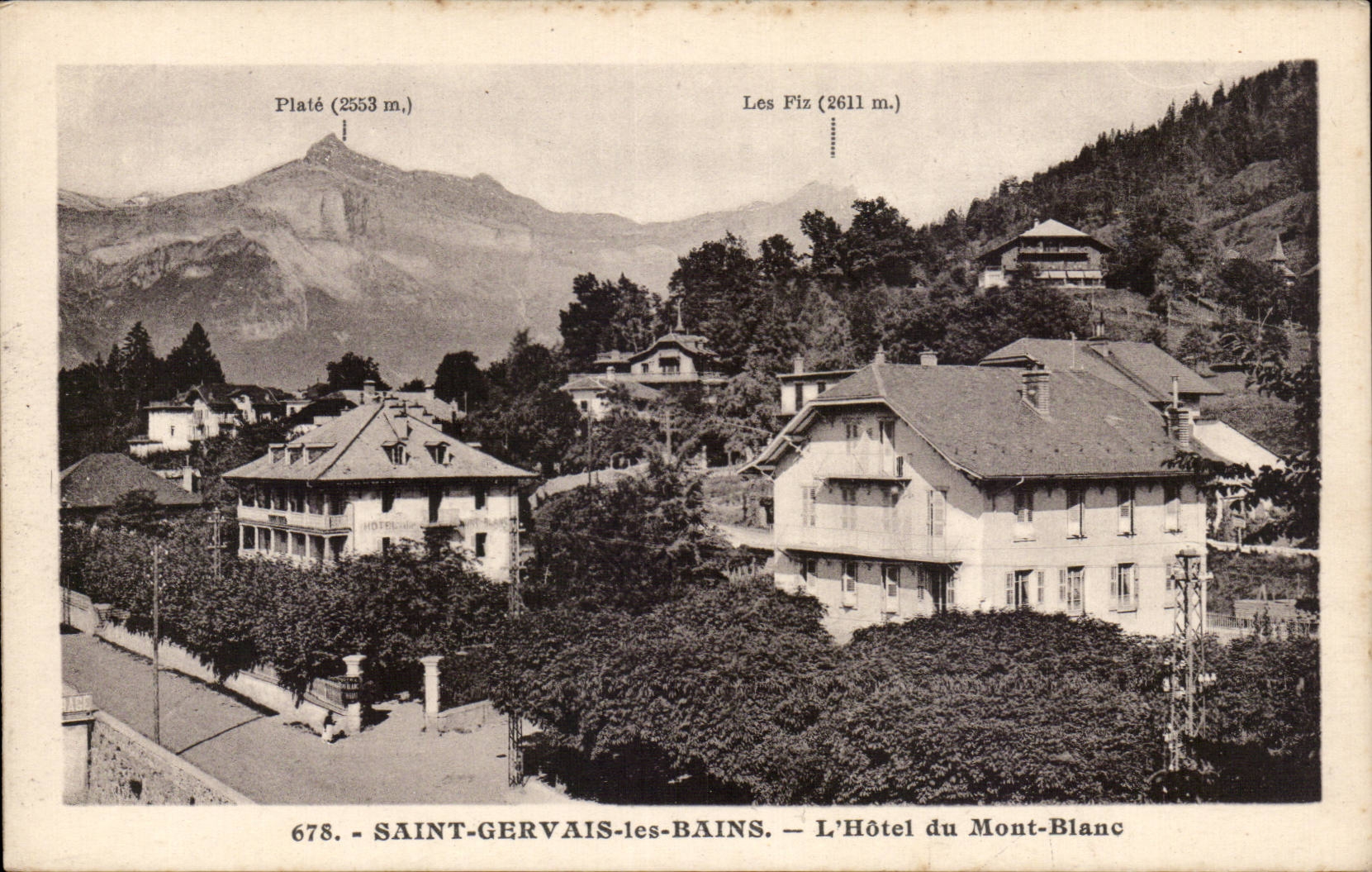 Saint-Gervais-les-Bains — L'Hôtel du Mont-Blanc — vue panoramique avec les sommets du Platé (2553 m.) et des Les Fiz (2611 m.)