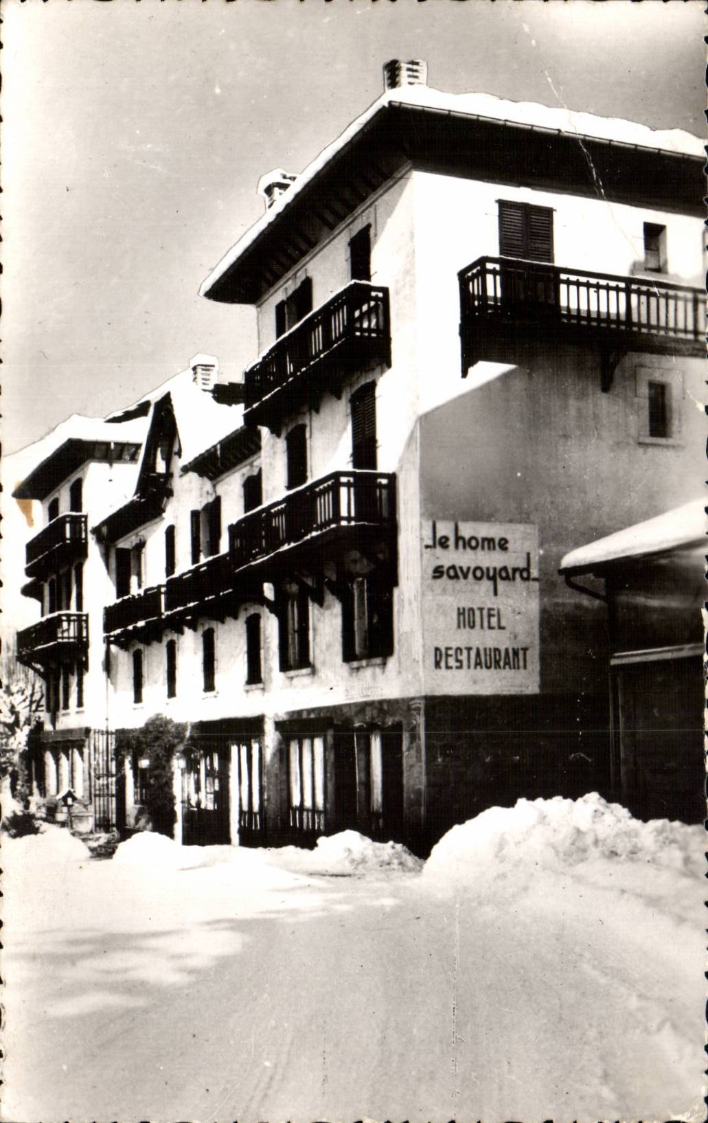 Hôtel Le Home Savoyard — Saint-Gervais-les-Bains, montagne enneigée — éditeur non visible