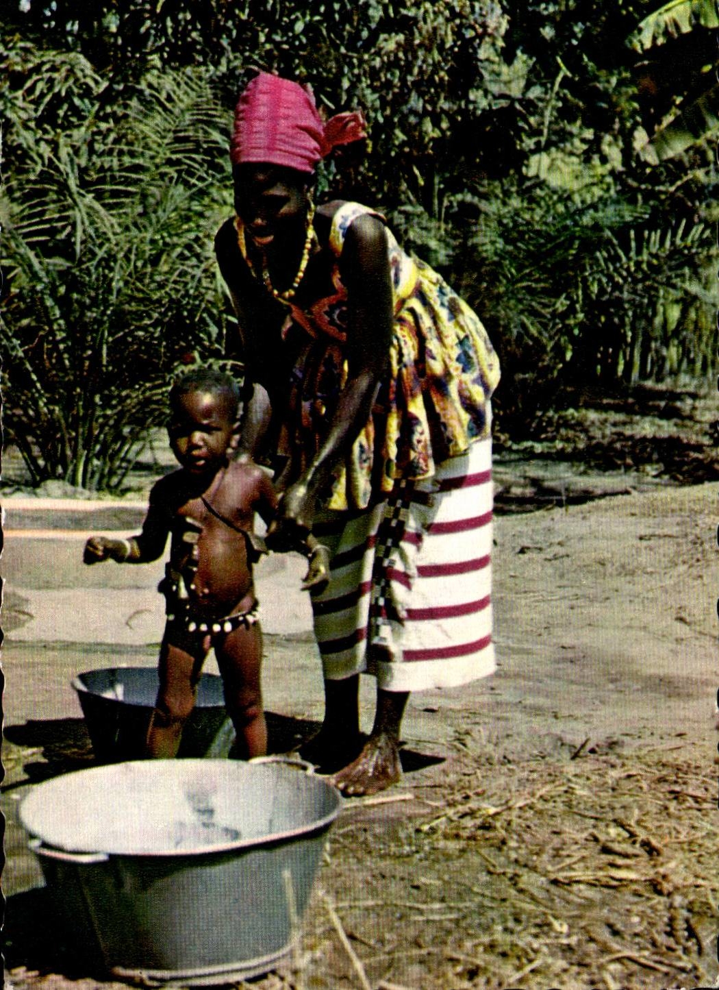 Afrique - Africa - L Afrique en Couleurs - Washing the baby - CPA