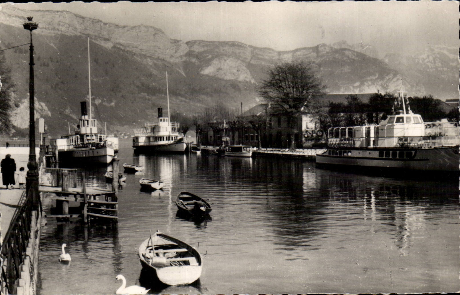 Der Hafen und der Mont Baron — Annecy — Éditions du Globe