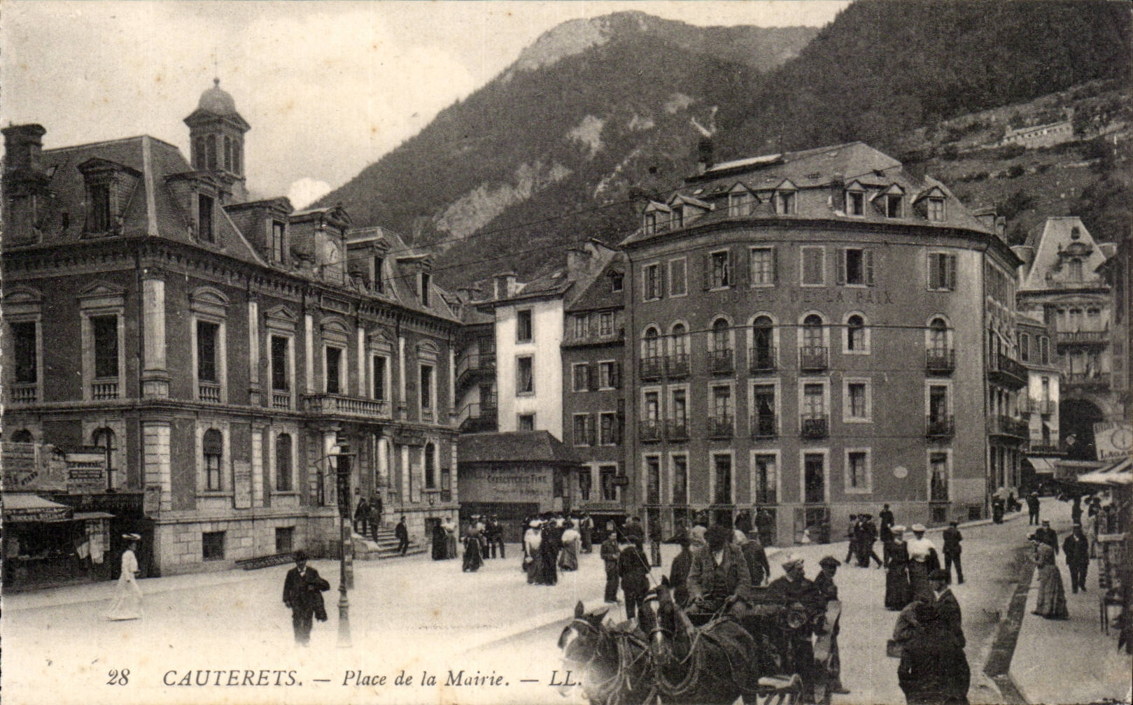 Cauterets — Place de la Mairie — LL. N° 28