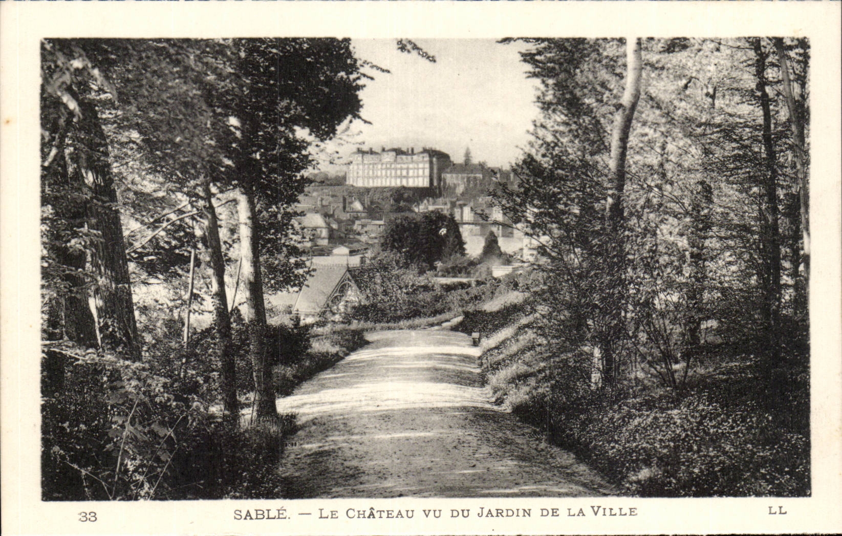 CPA Sable Le chateau vu du jardin de la ville