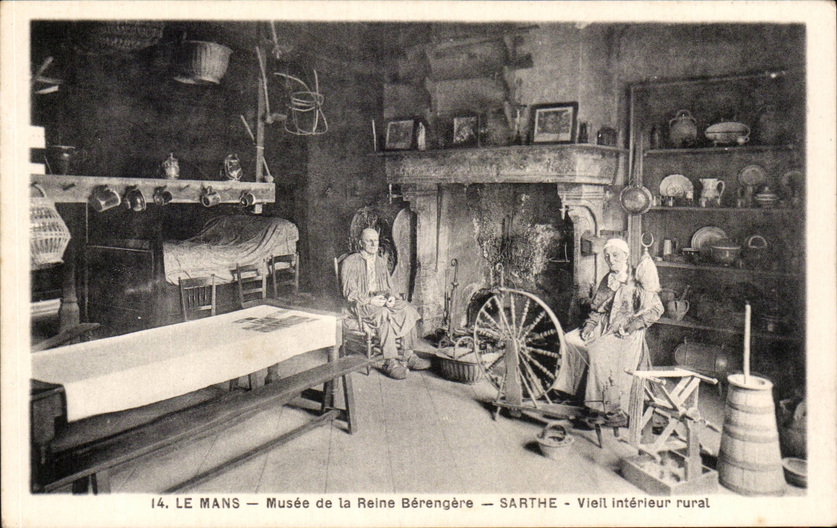 CPA Le Mans Musee de la reine Berengere Sarthe Vieil interieur rural