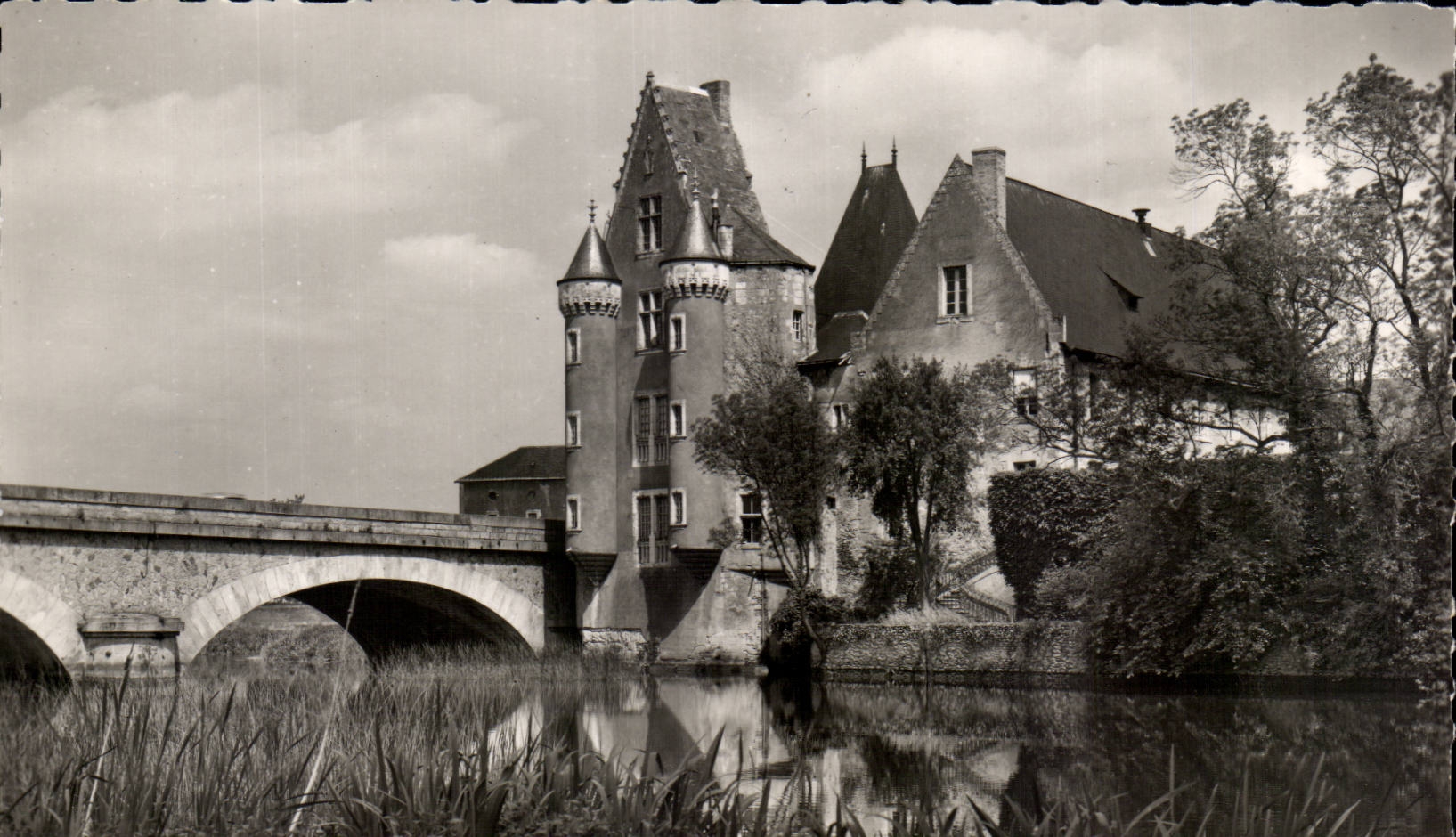 Château des Carmes — La Flèche (Sarthe) — Éditions du Globe, Paris