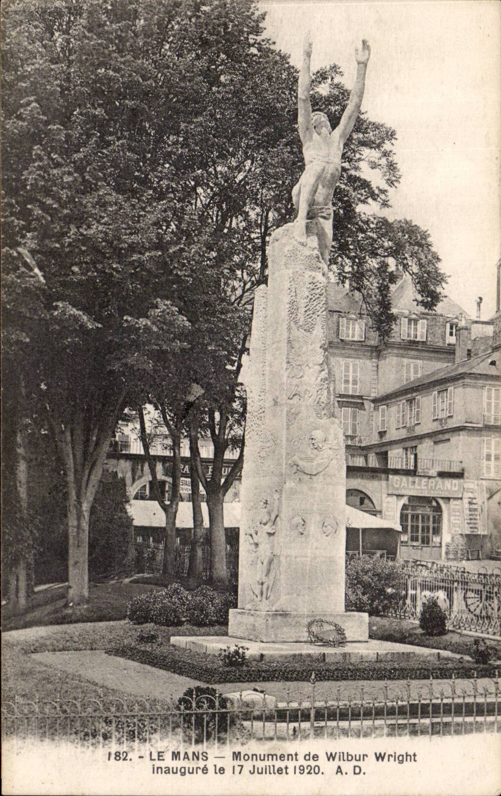 CPA Le mans Monument de Wilbur Wright inaugure le 17 juillet 1920 Aviation Aviateur
