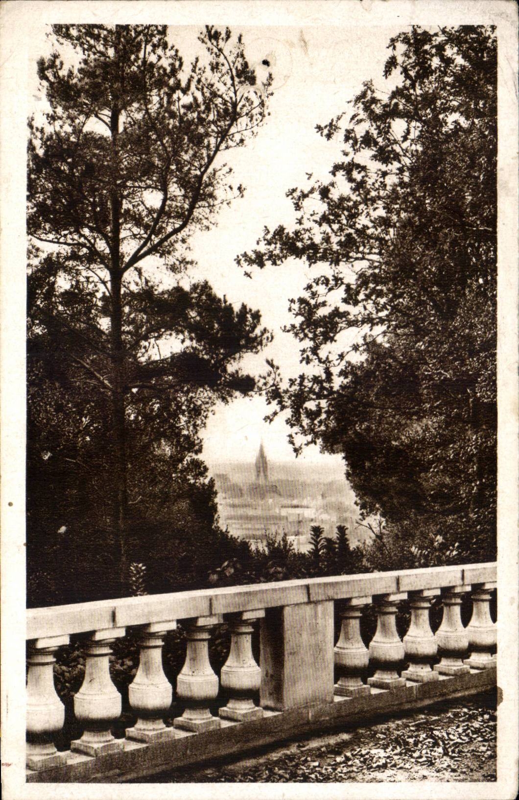 CPA Sable La terrasse du jardin public dominant la ville