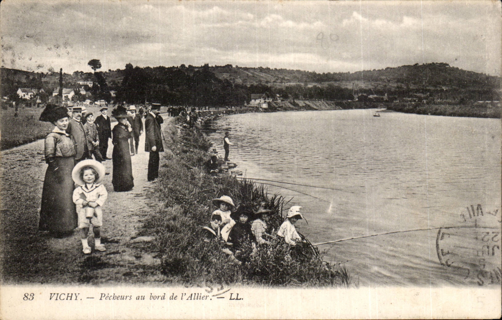 Vichy — Pêcheurs au bord de l'Allier — LL.