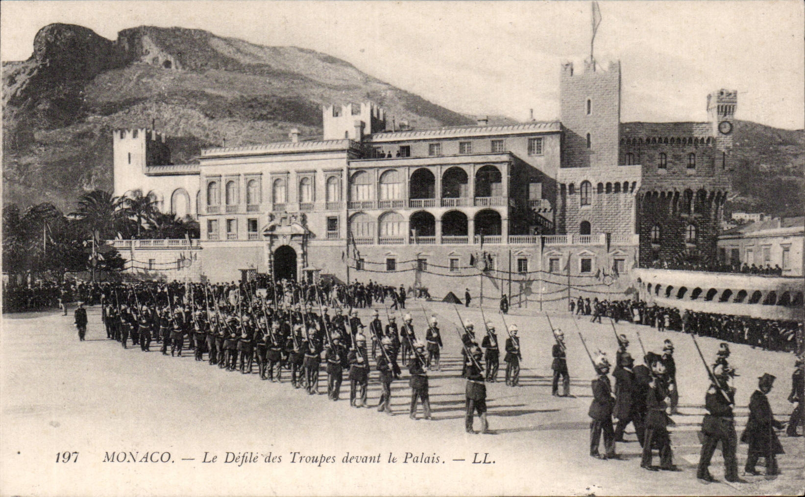 CPA Monte Carlo Monaco le defile des troupes devant le palais