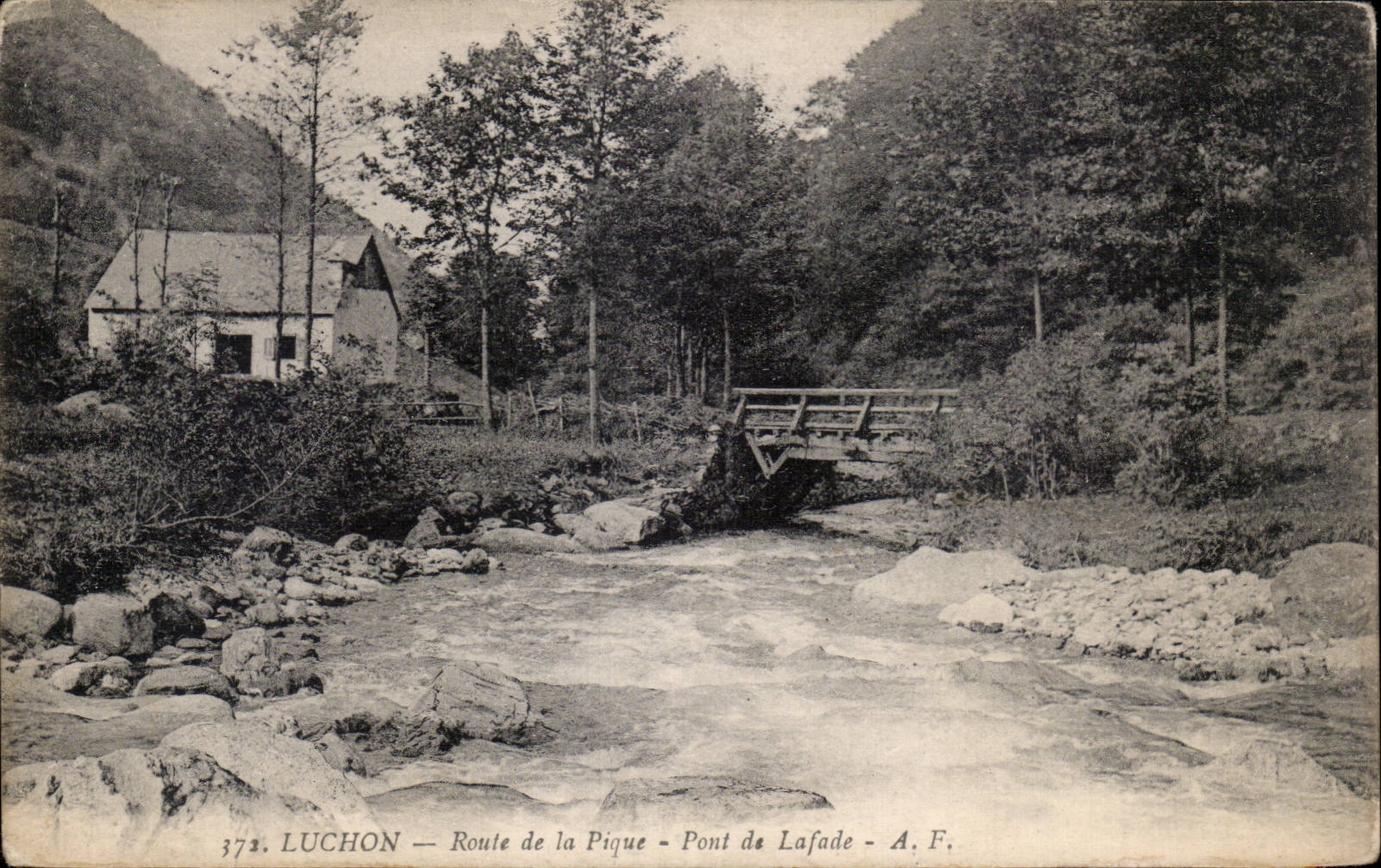 CPA Luchon Route de la Pique Pont de Lafade