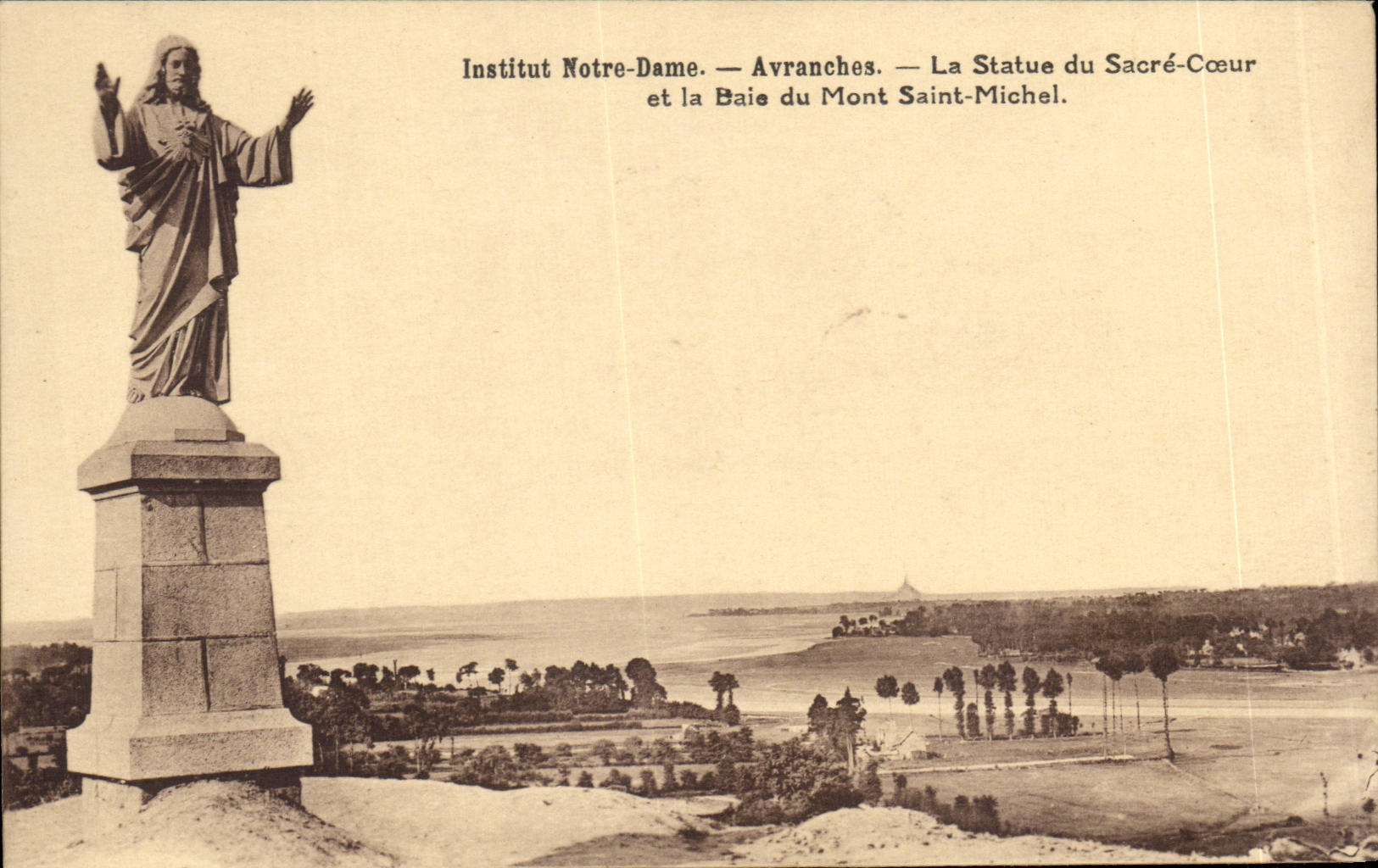 Institut Notre-Dame — Avranches — La Statue du Sacré-Cœur et la Baie du Mont-Saint-Michel