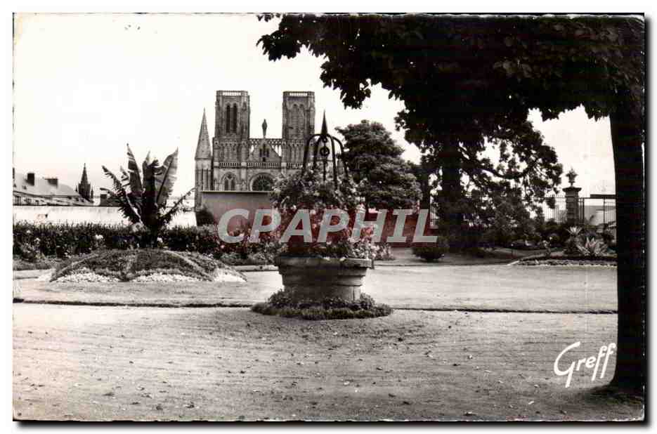 Avranches - Le Jardin des Plantes et l Eglise Notre Dame des Champs - CPA 