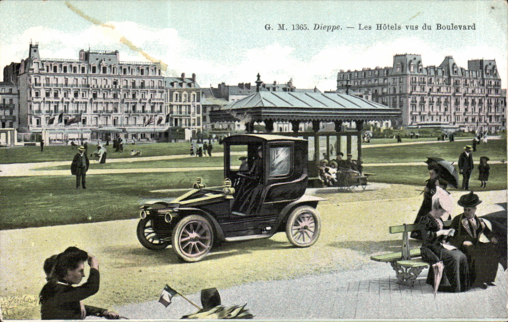 CPA Dieppe Les hotels vus du boulevard Automobile