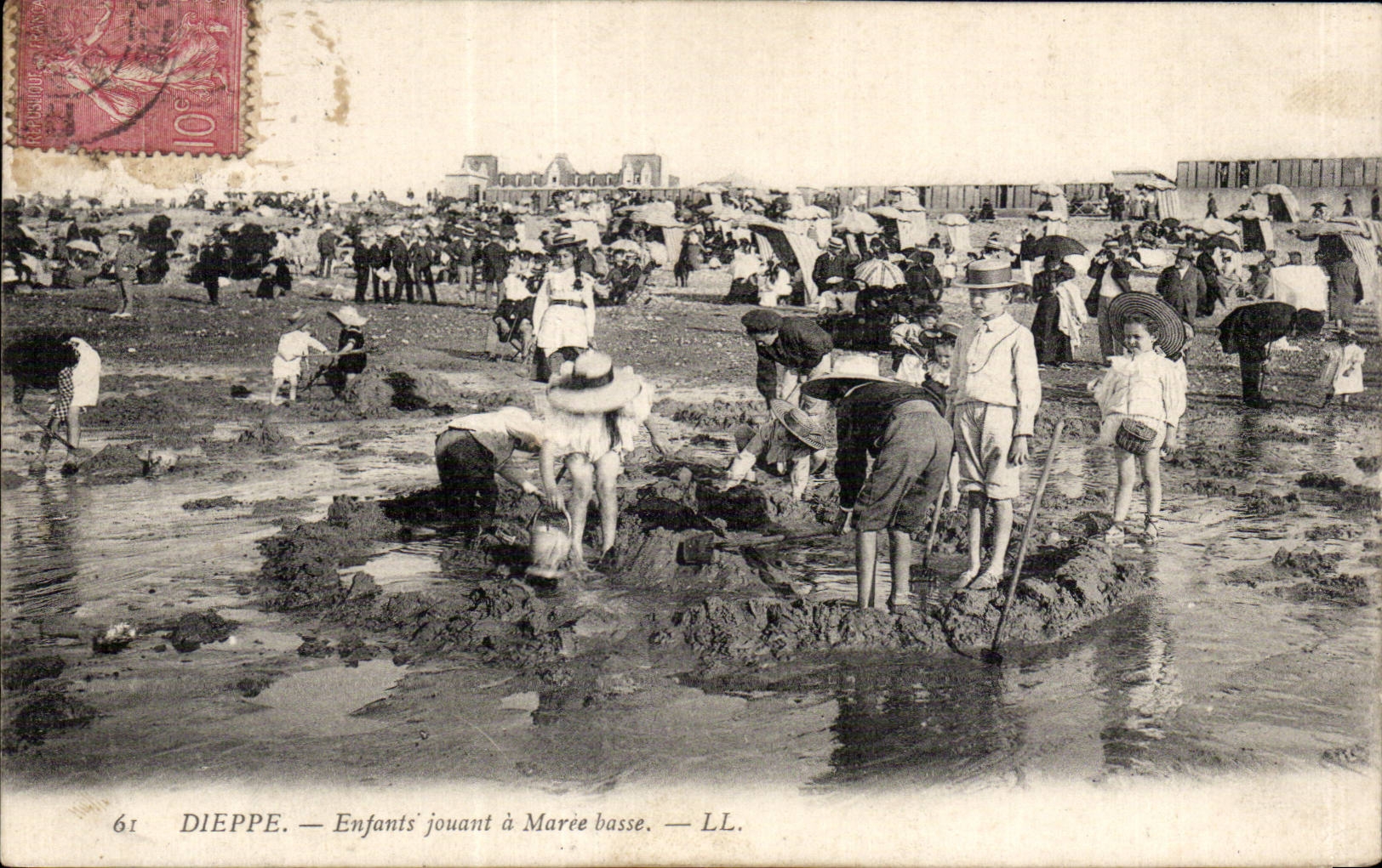 CPA Dieppe Enfants jouant a maree basse