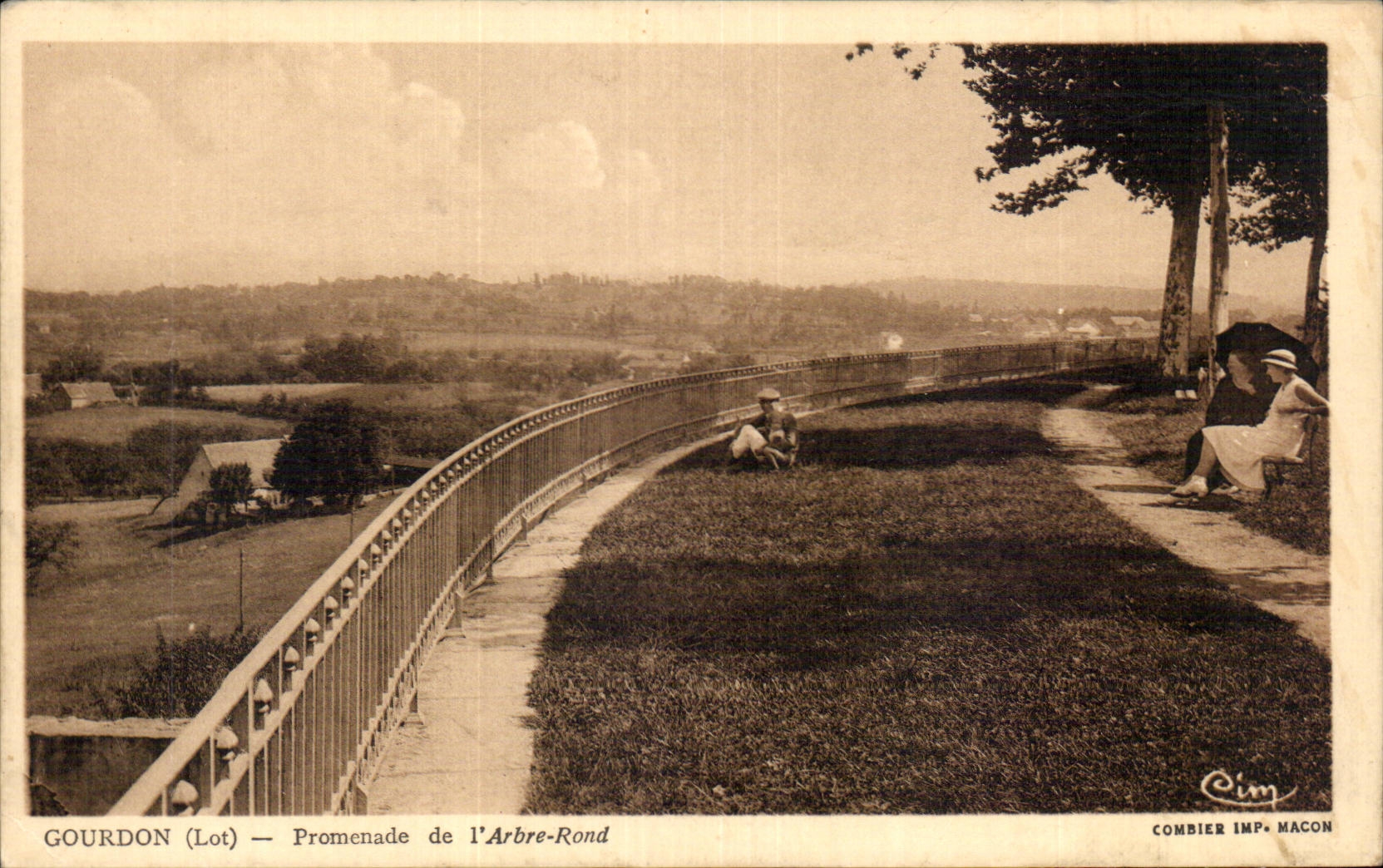 Gourdon (Lot) — Promenade de l'Arbre-Rond — Combier Imp. Macon
