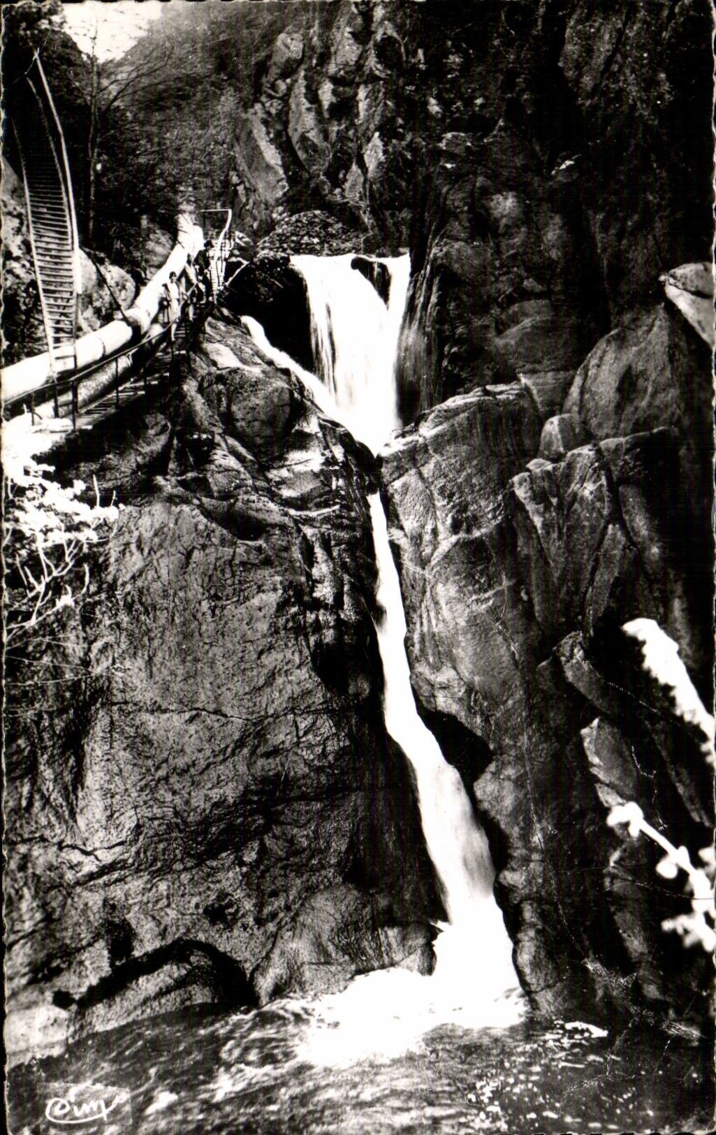 Gouffre de Malamort — in der Nähe von St-Ferréol (Hte-Garonne) — Combiér (S.-et-L.)