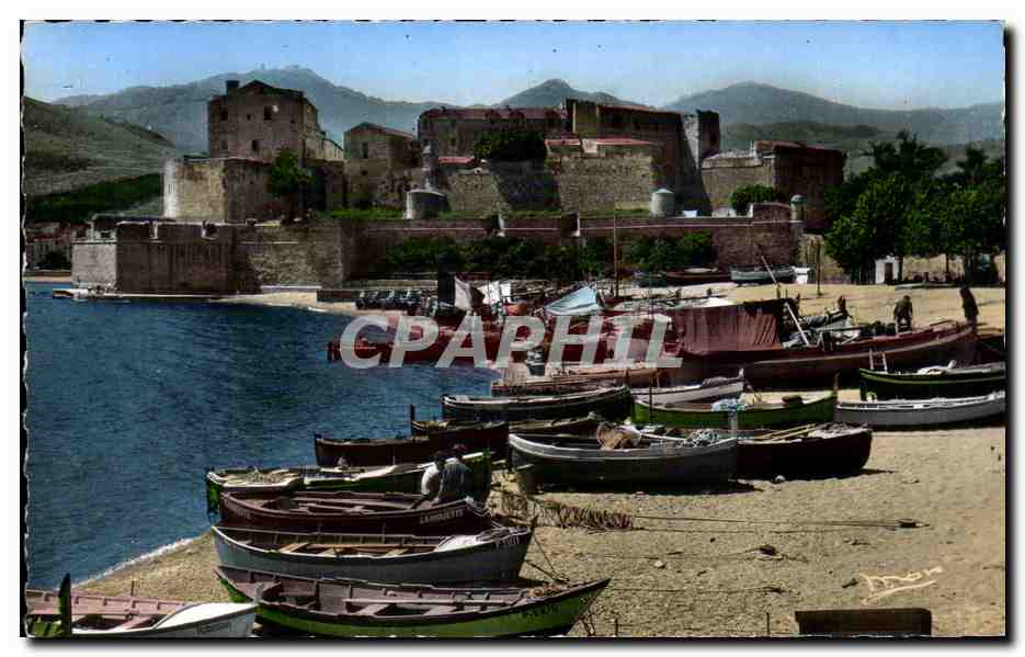 Collioure - Le Port et le Chateau des Templiers - CPA 