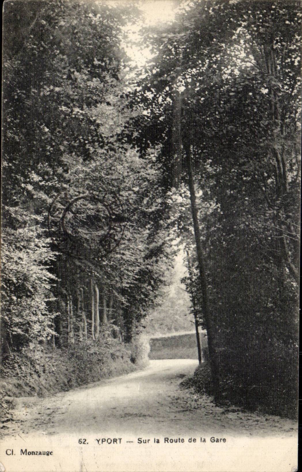 Yport - Sur la Route de la Gare - CPA 