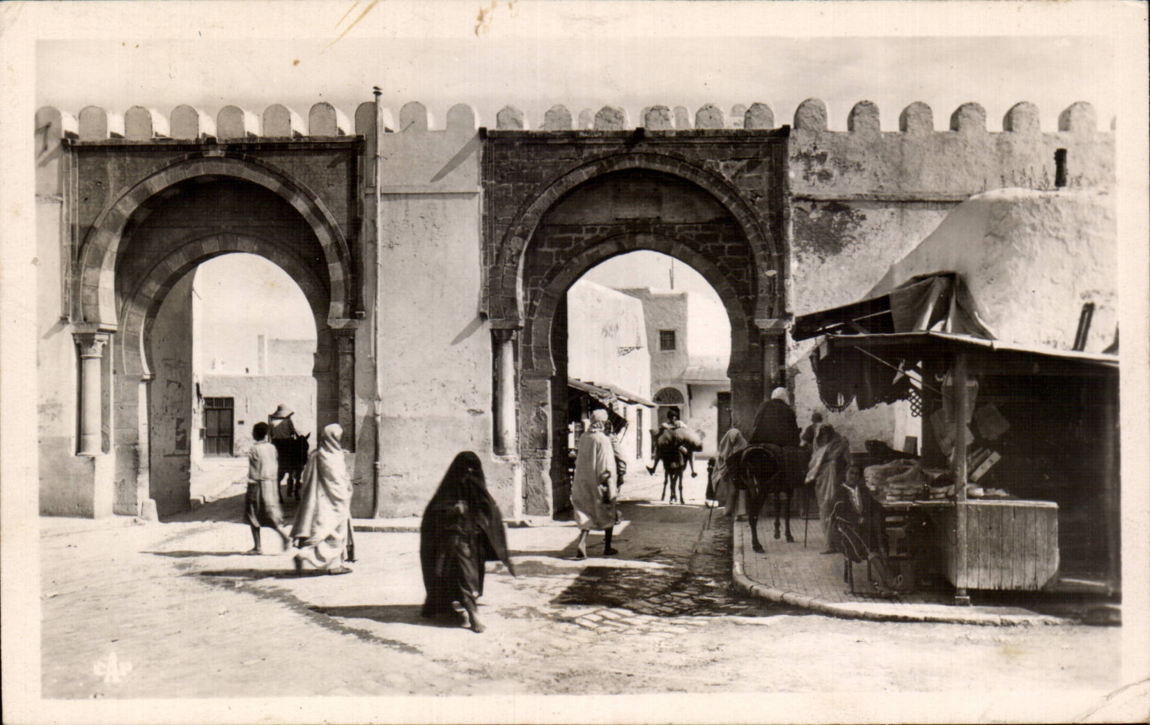CPA Tunisie Kairouan Porte Jaladine 