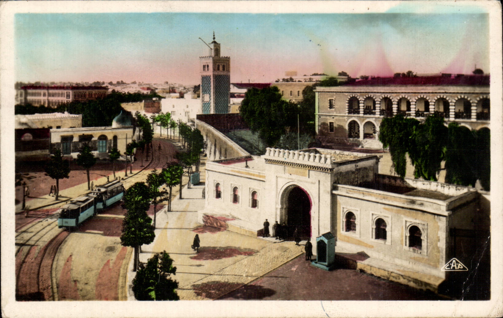 CPA Tunisie Tunis La casbah et boulevard Bab Menara