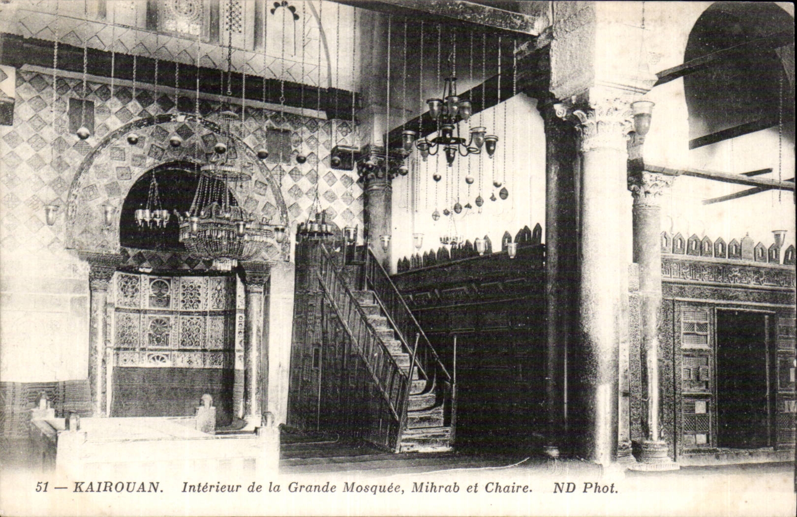 CPA Tunisie Kairouan Interieur de la grande mosquee Mihrab et chaire
