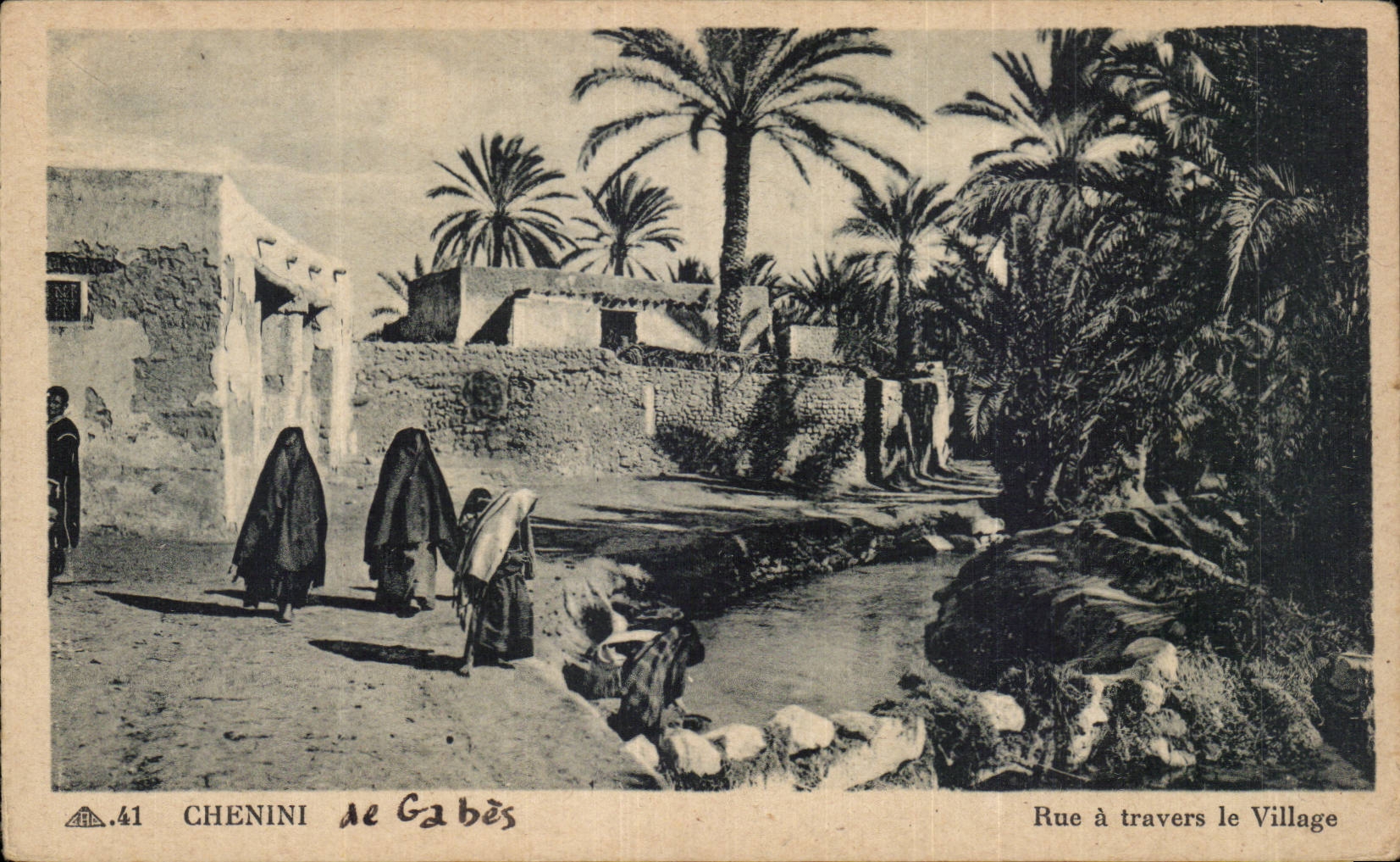 CPA Tunisie Chenini de Gabes Rue a travers le village 