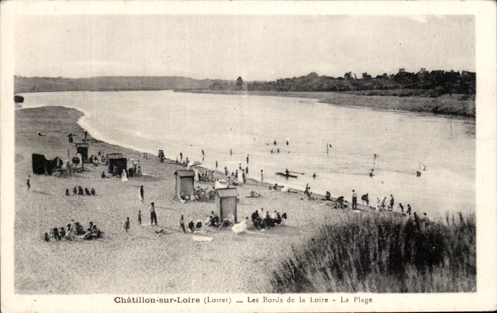 CPA Chatillon sur Loire Les bords de la Loire La plage 