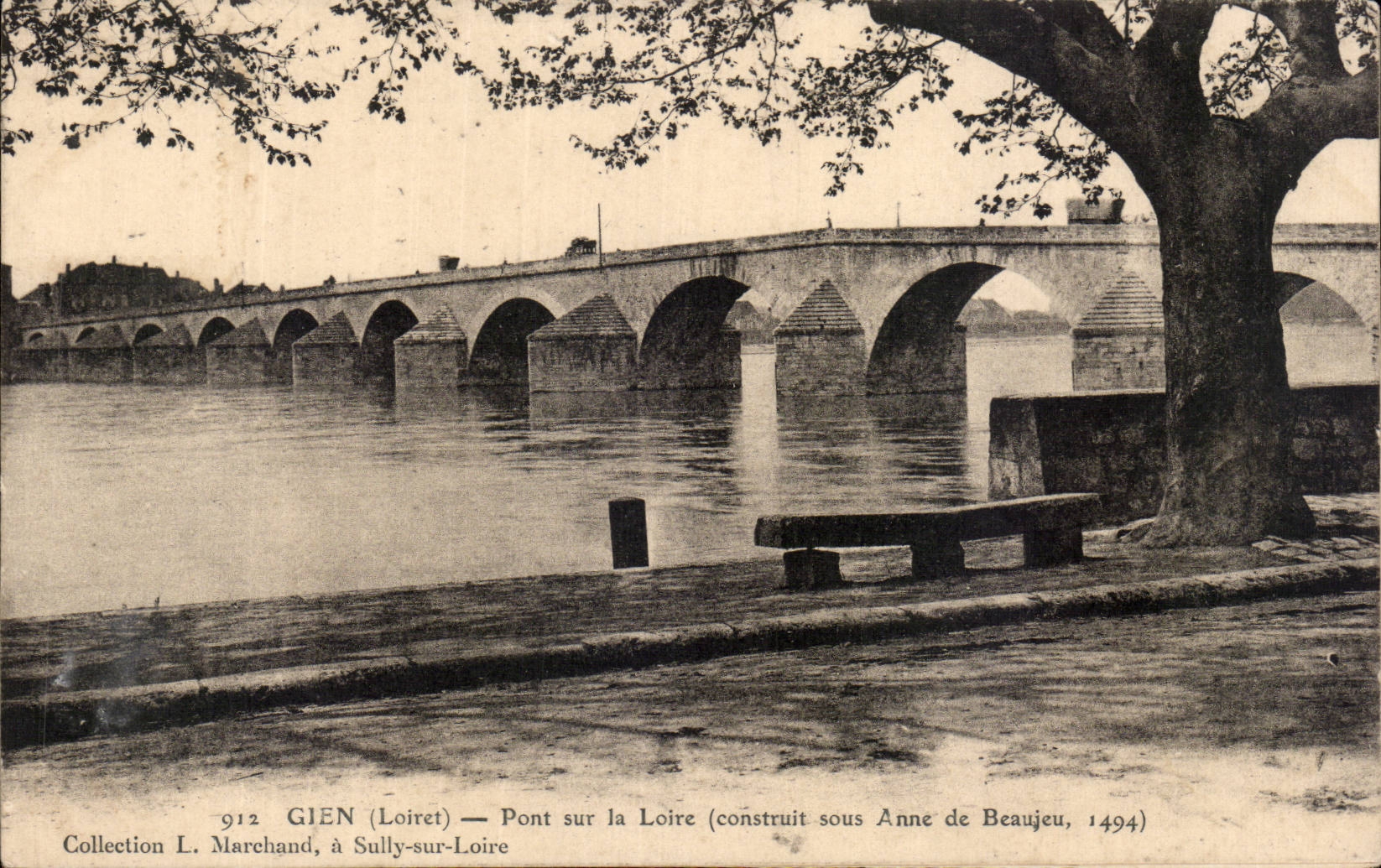 CPA Gien Pont sur la Loire (construit sous Anne de Beajeu 1494)