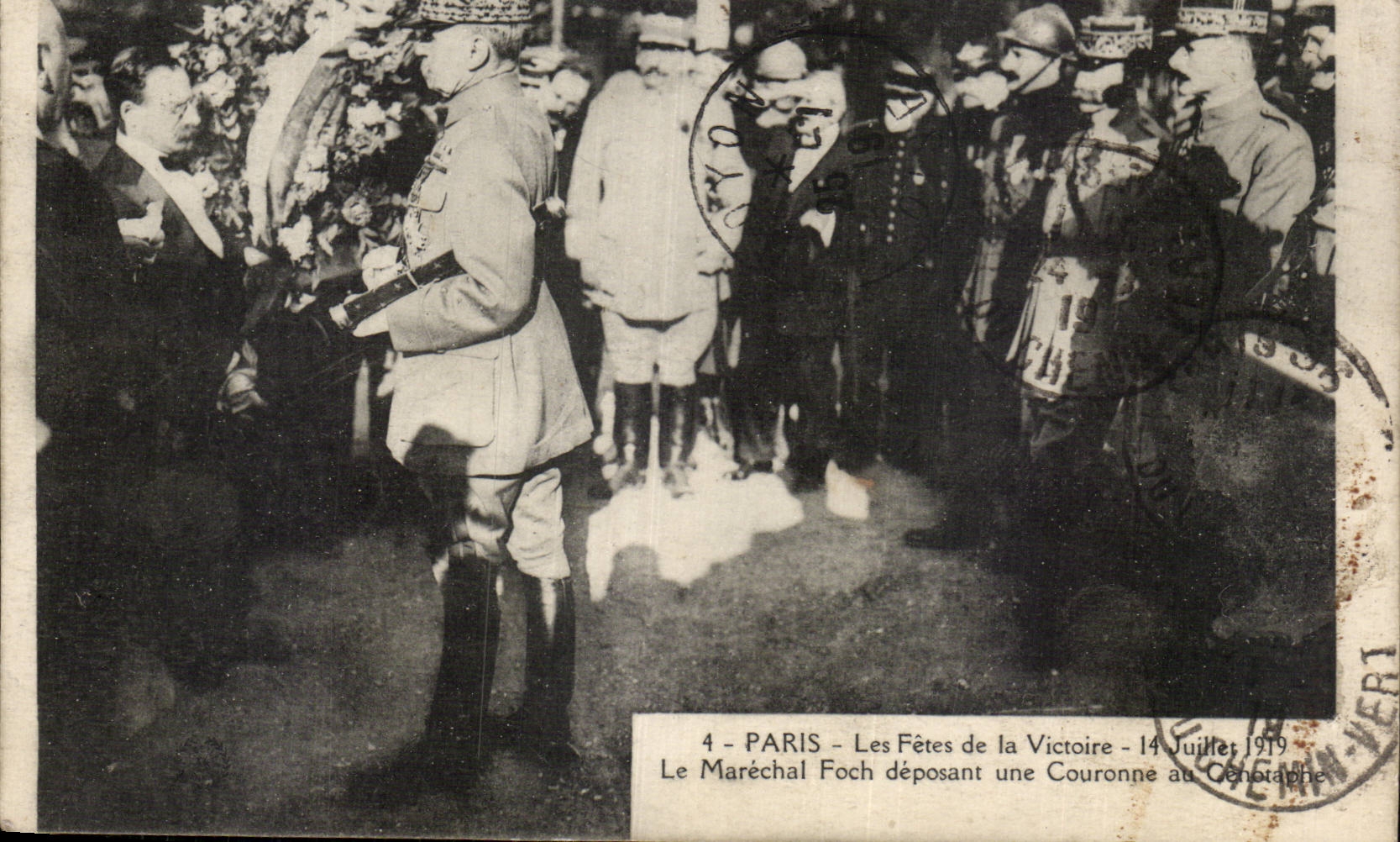 Paris - Les Fetes de la Victoire 14 Juillet 1919 - Le Marechal Foch deposant une Couronne - CPA 