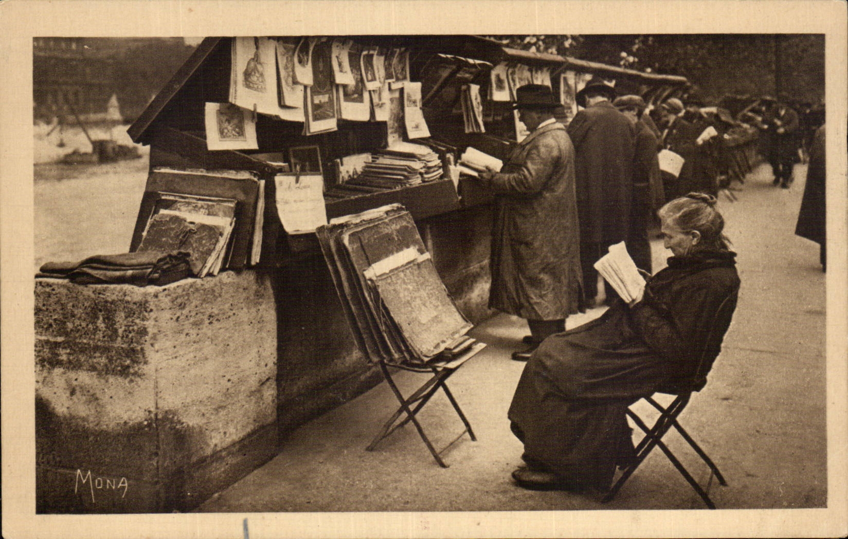 Paris - 7 - Quai Voltaire - Chez les Bouquinistes - CPA 