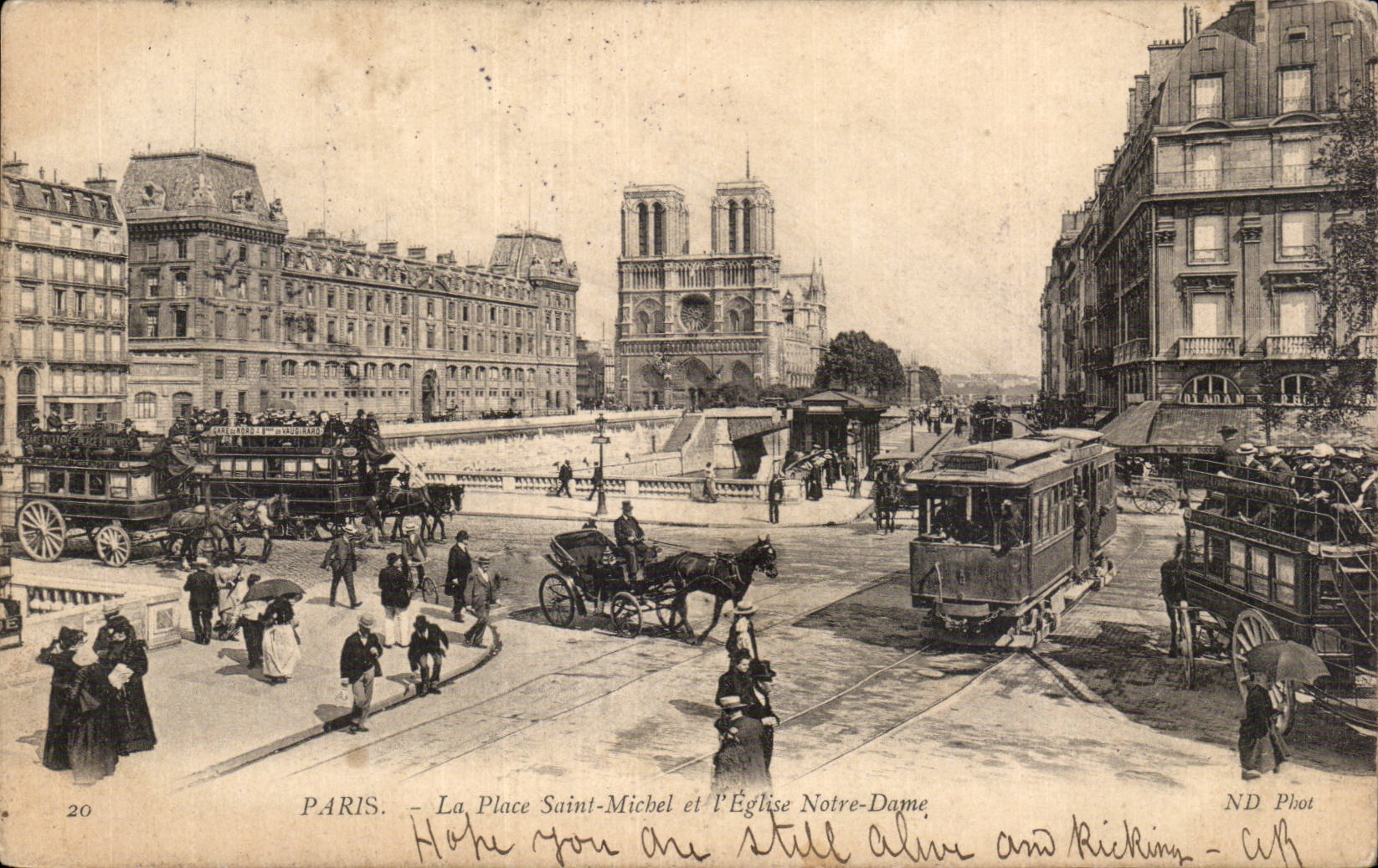 París — La Plaza Saint-Michel y la Iglesia de Notre-Dame — ND Phot
