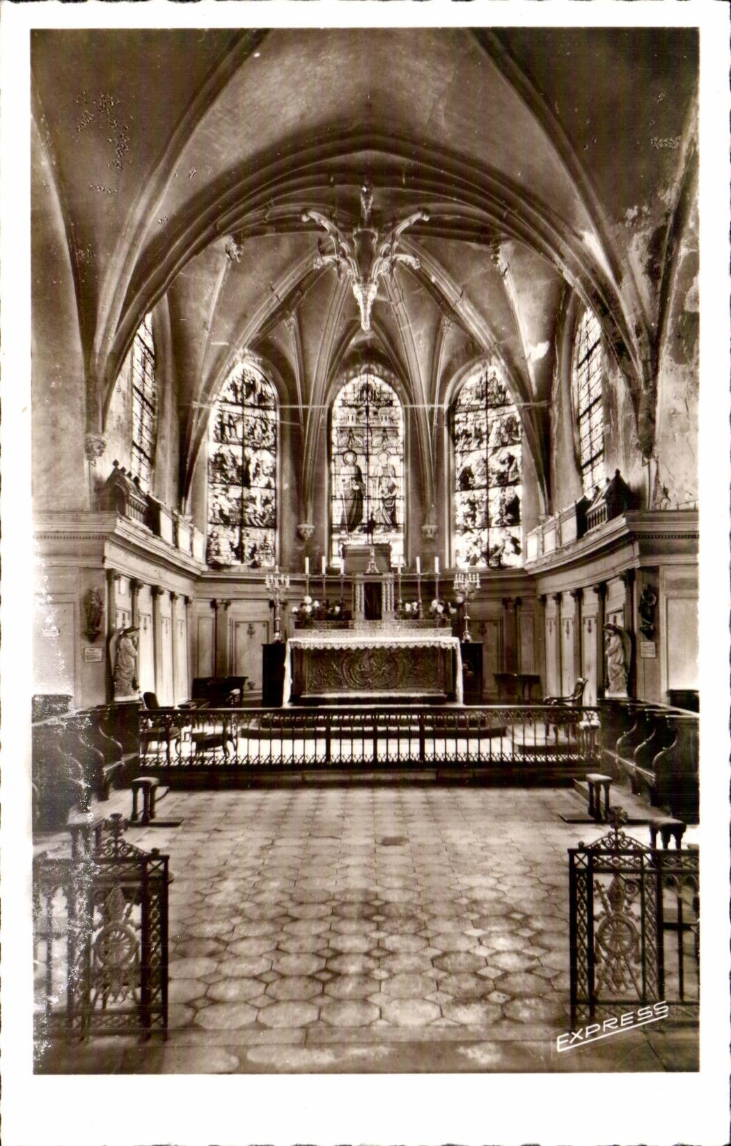 Intérieur de l'église paroissiale Saint-Pierre et Saint-Paul — Jour de pèlerinage — Éditeur J. Le Marignan, La Seyne-sur-Mer (Var)